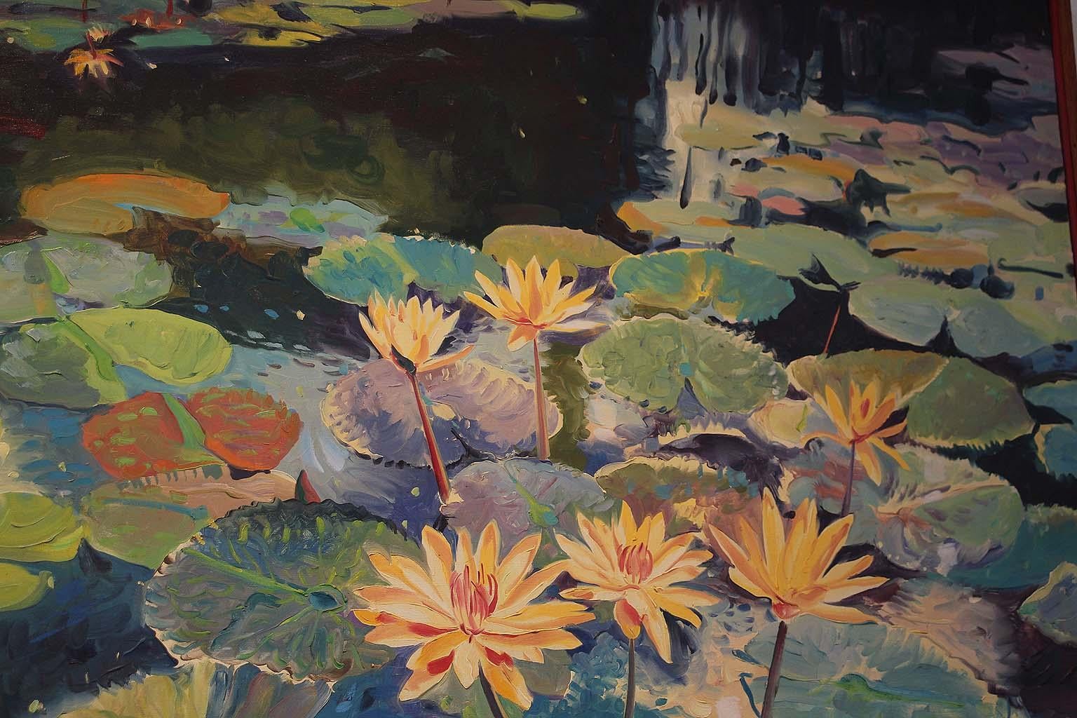 Jan Kasprzycki is fascinated by the wonders of natural light.
He evokes its mystic spell in scenes of radiant flowers, in cities that pulse with electric zeal, in portraits that probe beneath the surface of the paint. His works appear to possess a