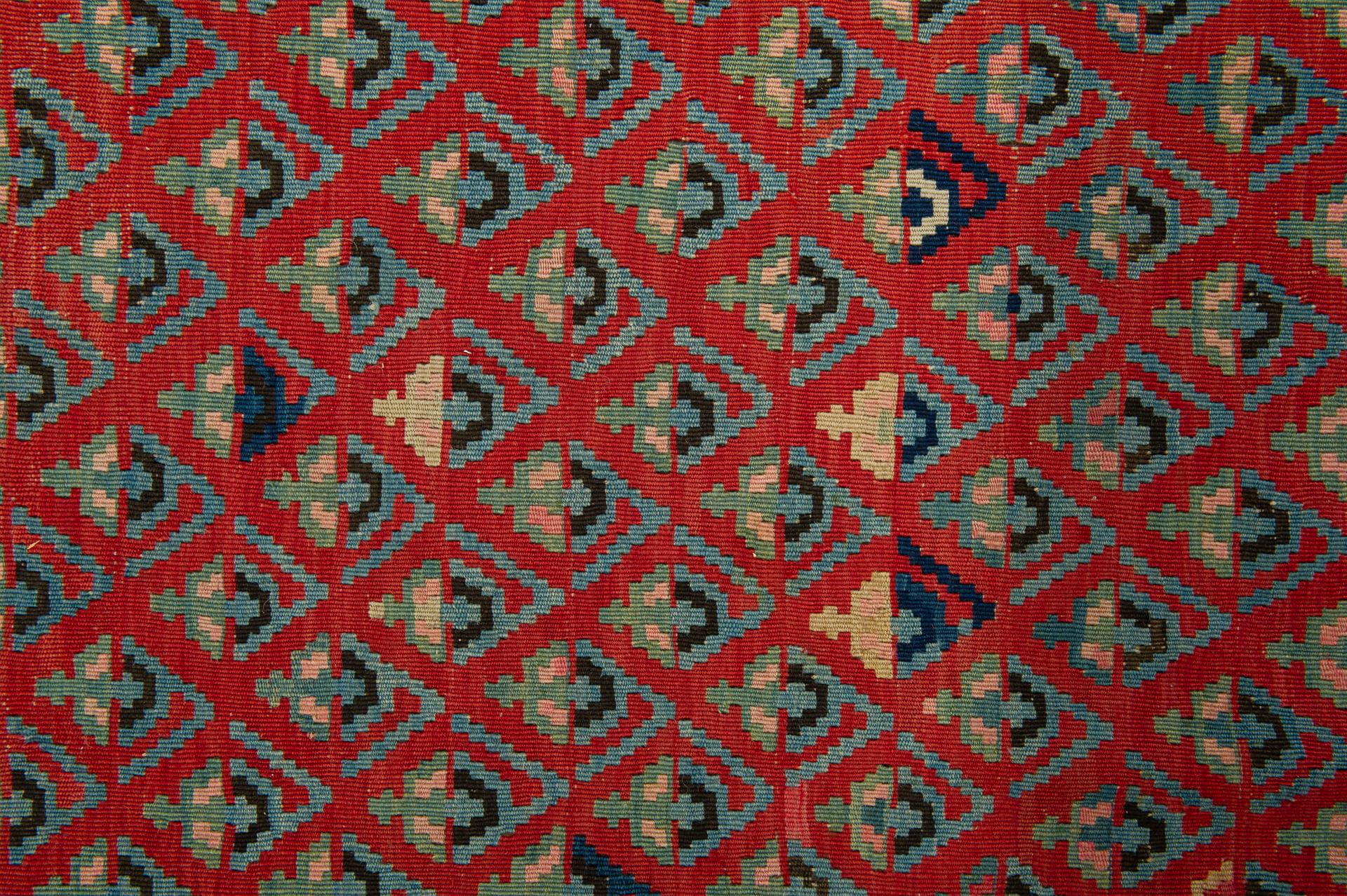 Large Old Kilim Karebagh with Abrash Color In Excellent Condition For Sale In Alessandria, Piemonte
