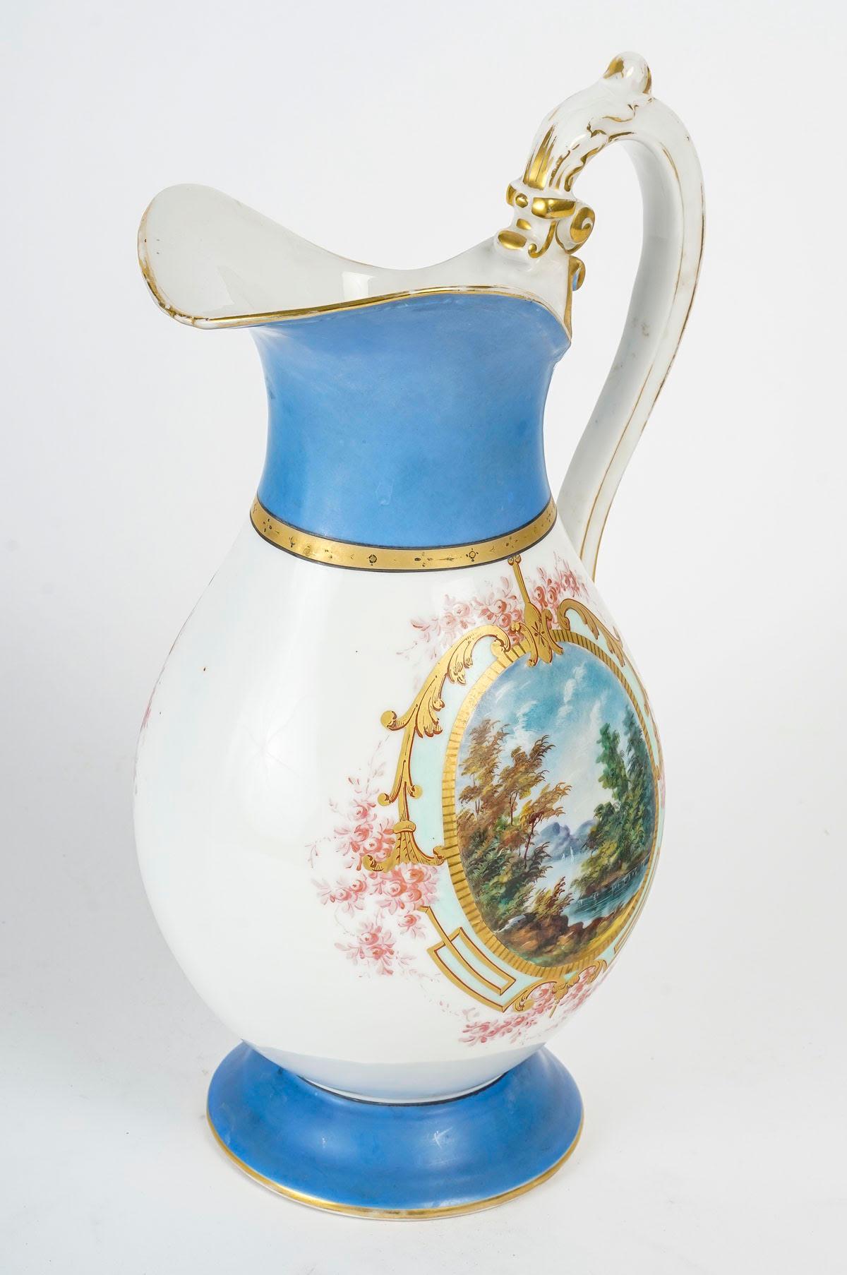 Large Old Paris Porcelain Water Jug, 19th Century. In Good Condition For Sale In Saint-Ouen, FR