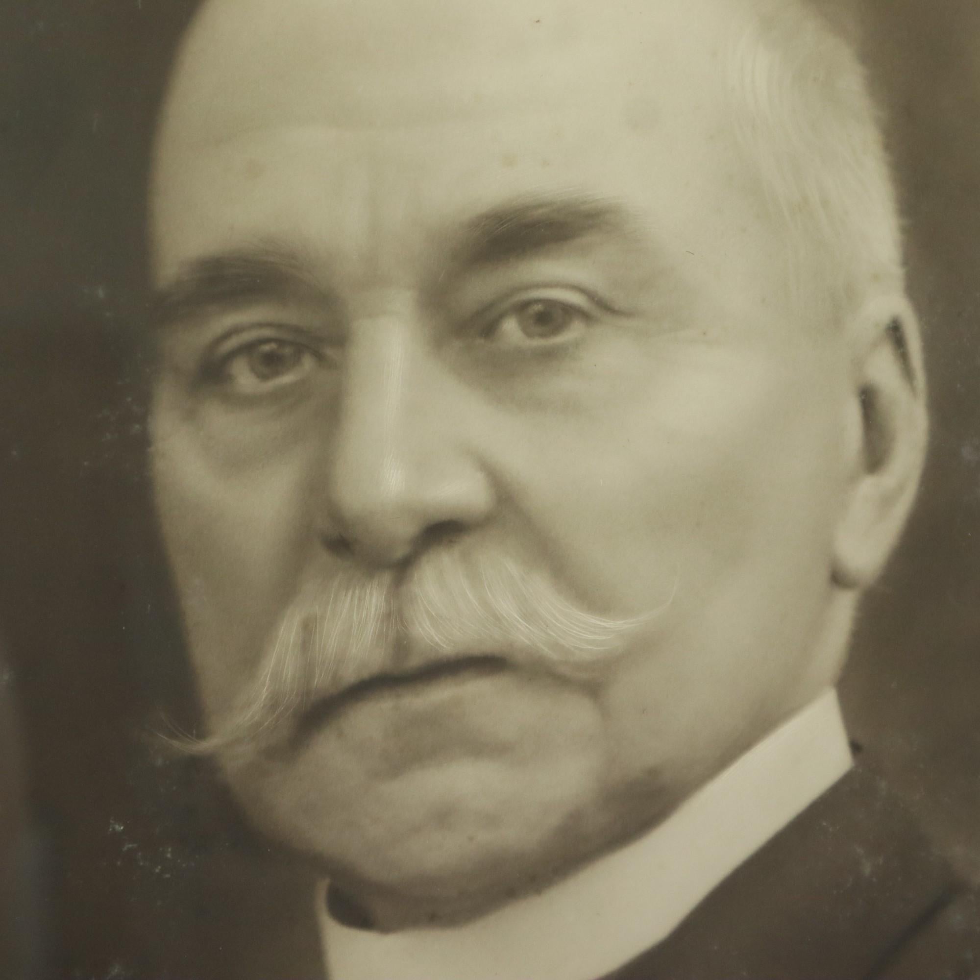 Large Old Photo Portrait Old Man Gold Frame Resin Bruges 1921 For Sale 1