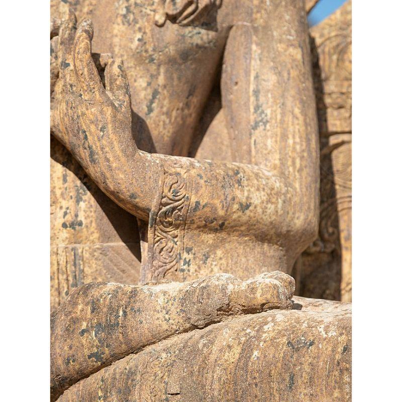 Große alte Sandstein-Buddha-Statue aus Indien im Angebot 4