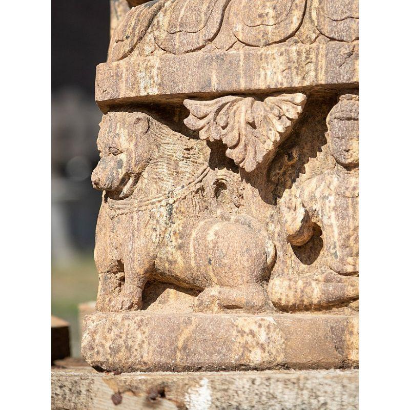 Grande statue de Bouddha en grès ancien provenant d'Inde en vente 8