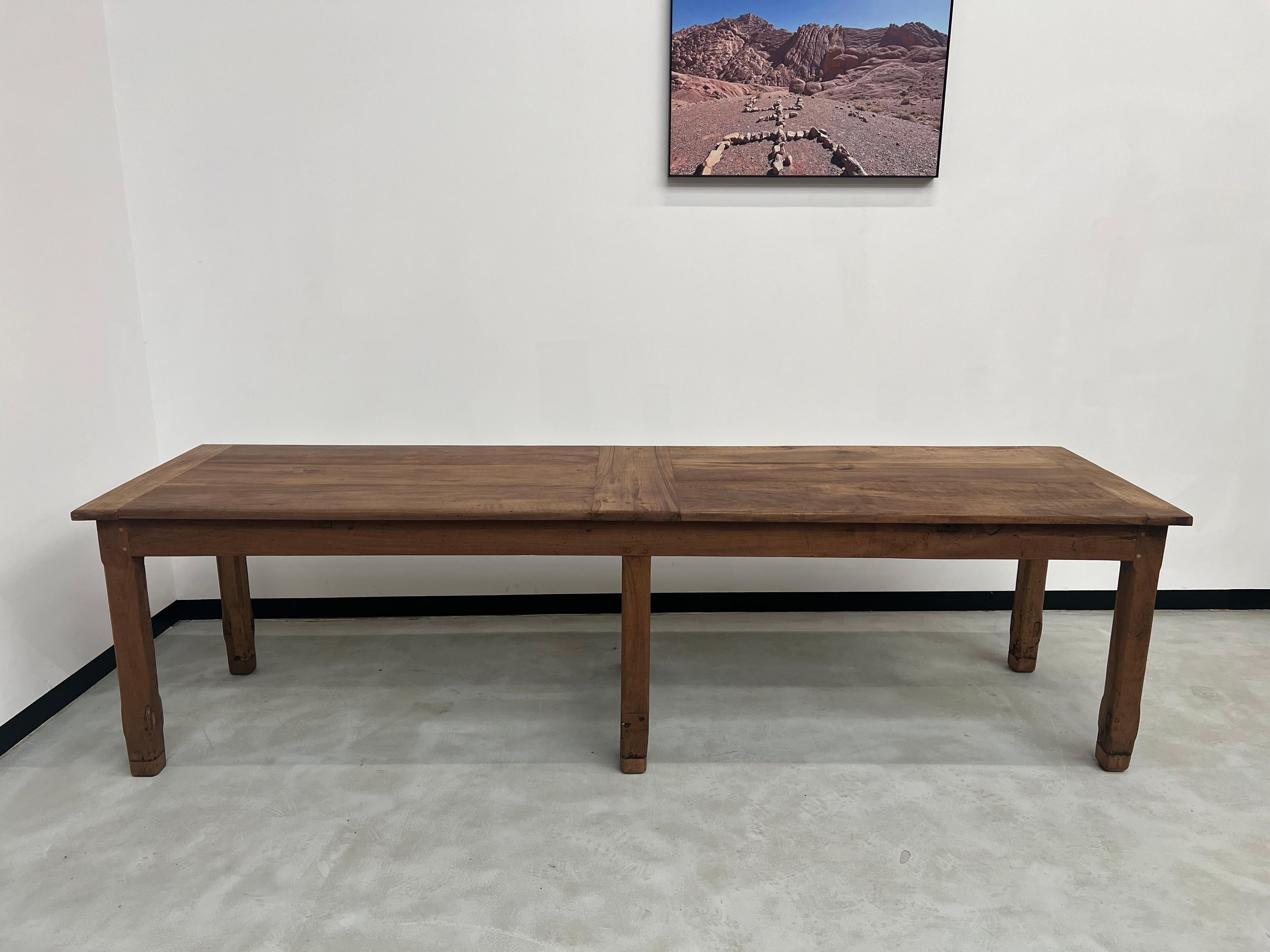 This majestic 6-legged farm table is presented here to give character to your interior and allow you to receive many guests at the table. Its generous dimensions and its careful period cabinetwork attest to its rarity. Our artisan cabinetmaker has