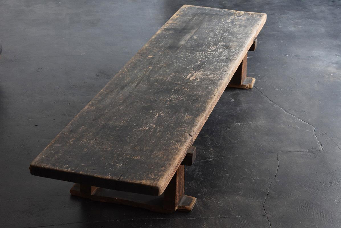 We have an aesthetic sense peculiar to Japanese people.
And we introduce the unique items that only we can do, the route of purchasing in Japan, the experience value so far, and the way that no one can imitate.

It is a low table made in 1944