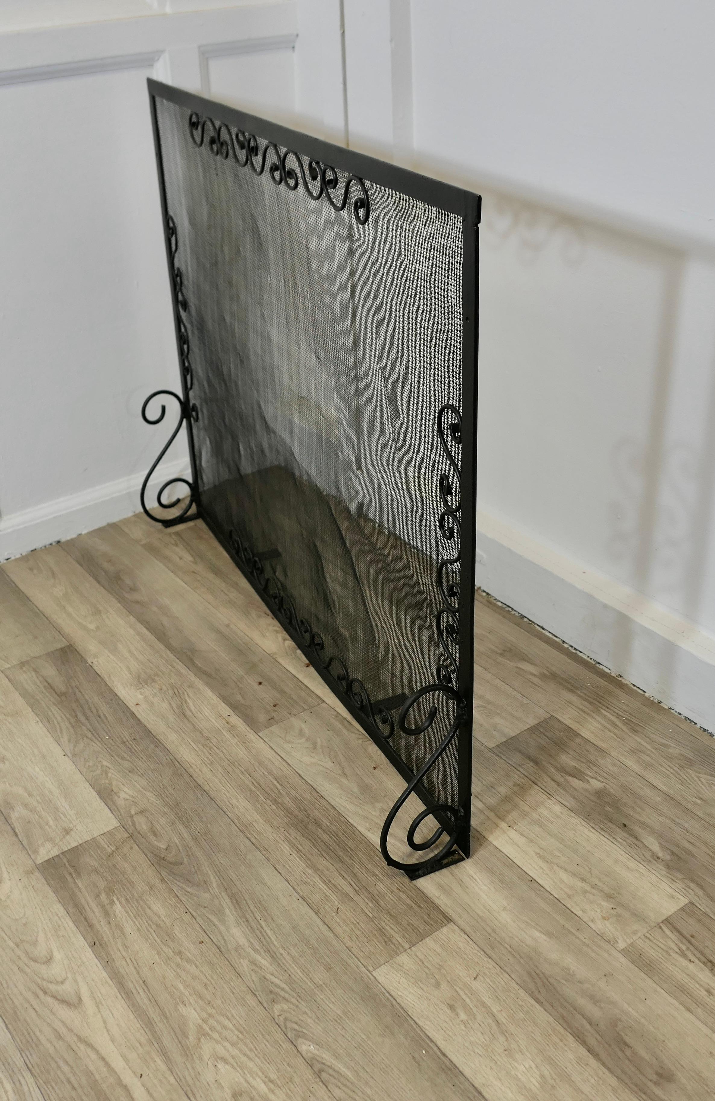 Large Old Wrought Iron Fire Screen In Good Condition For Sale In Godshill, Isle of Wight
