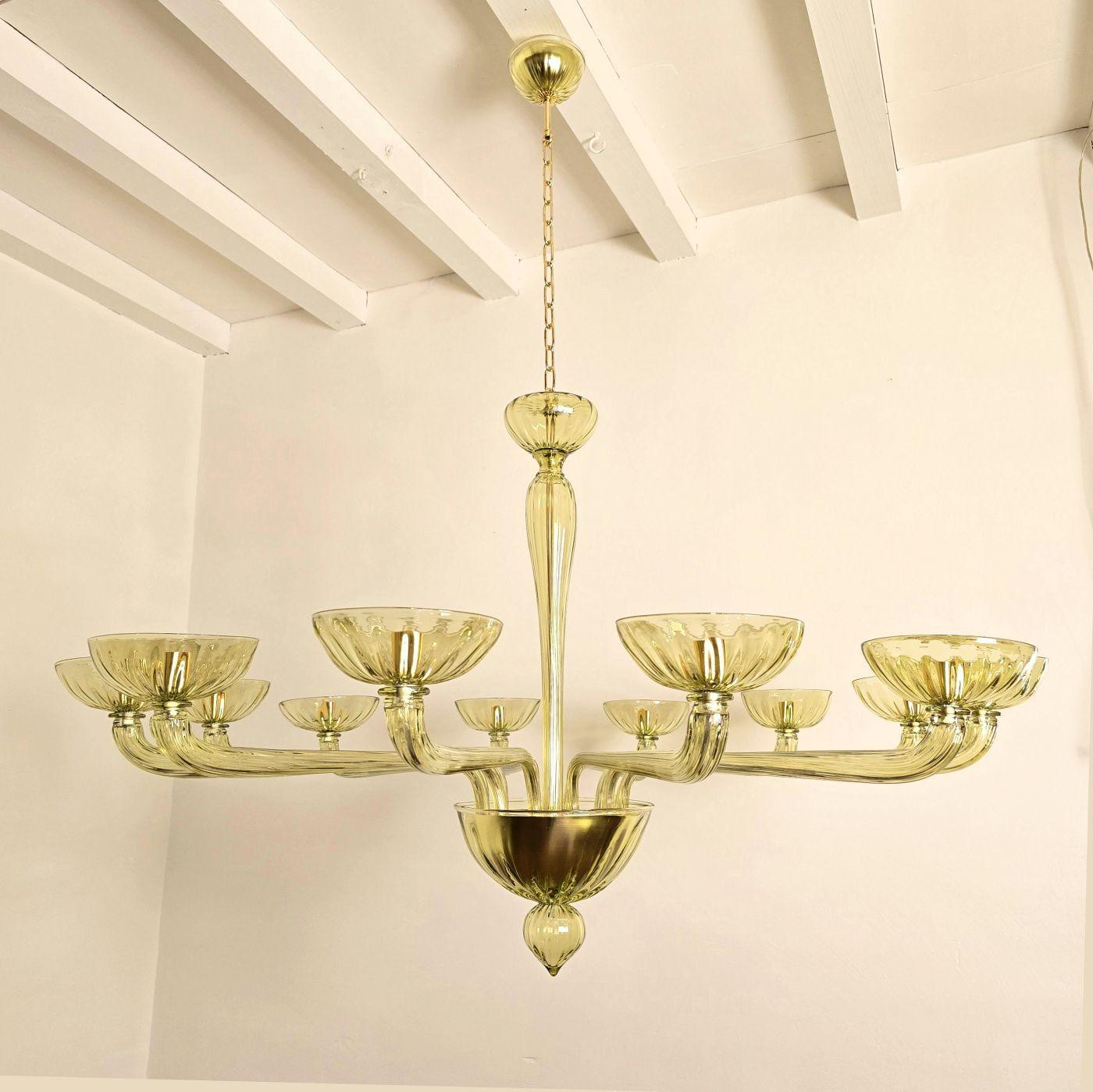 Großer Kronleuchter aus olivgrünem Murano-Glas (Italienisch) im Angebot