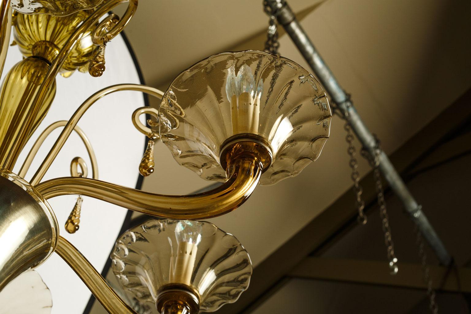 Large Hand-Blown Glass Italian Venetian Chandelier in Classic Murano Style 3