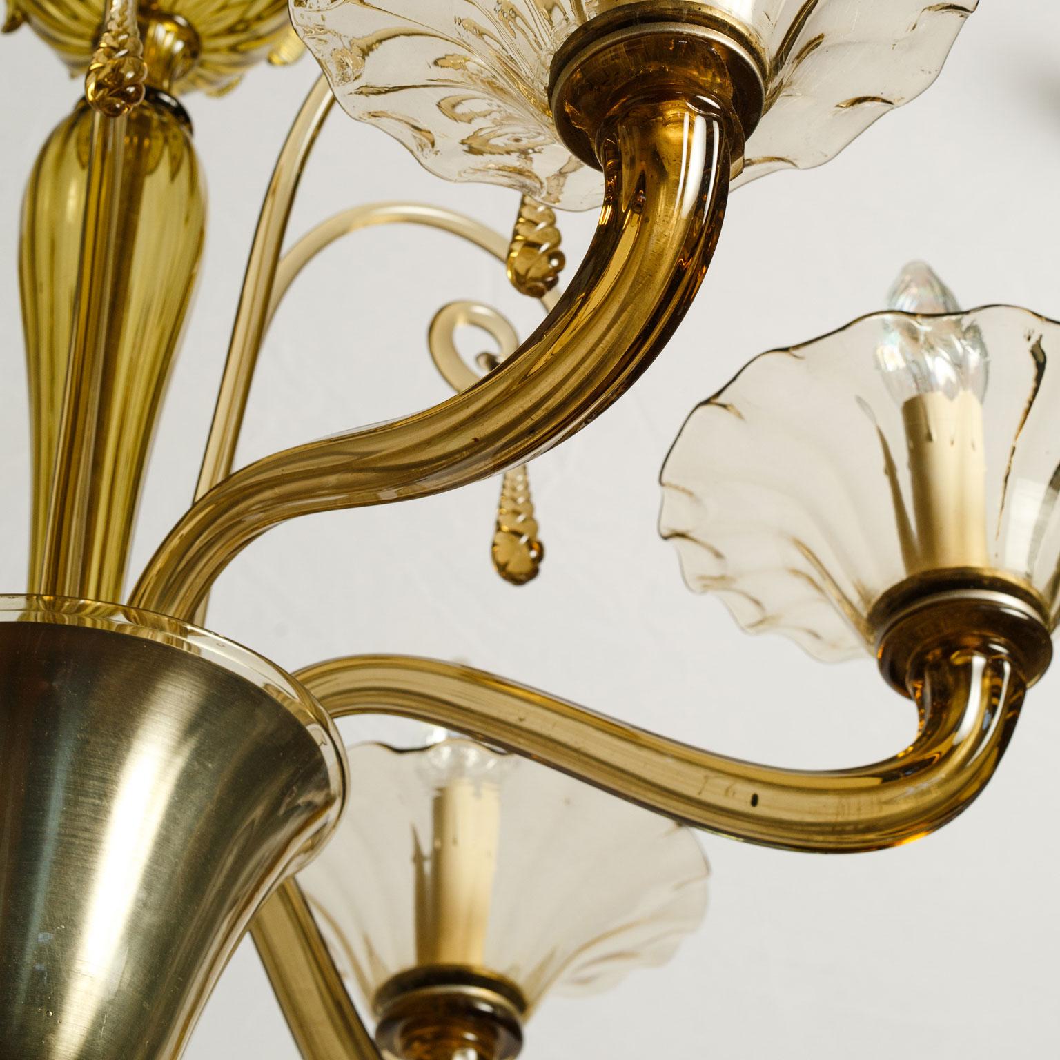 Other Large Hand-Blown Glass Italian Venetian Chandelier in Classic Murano Style