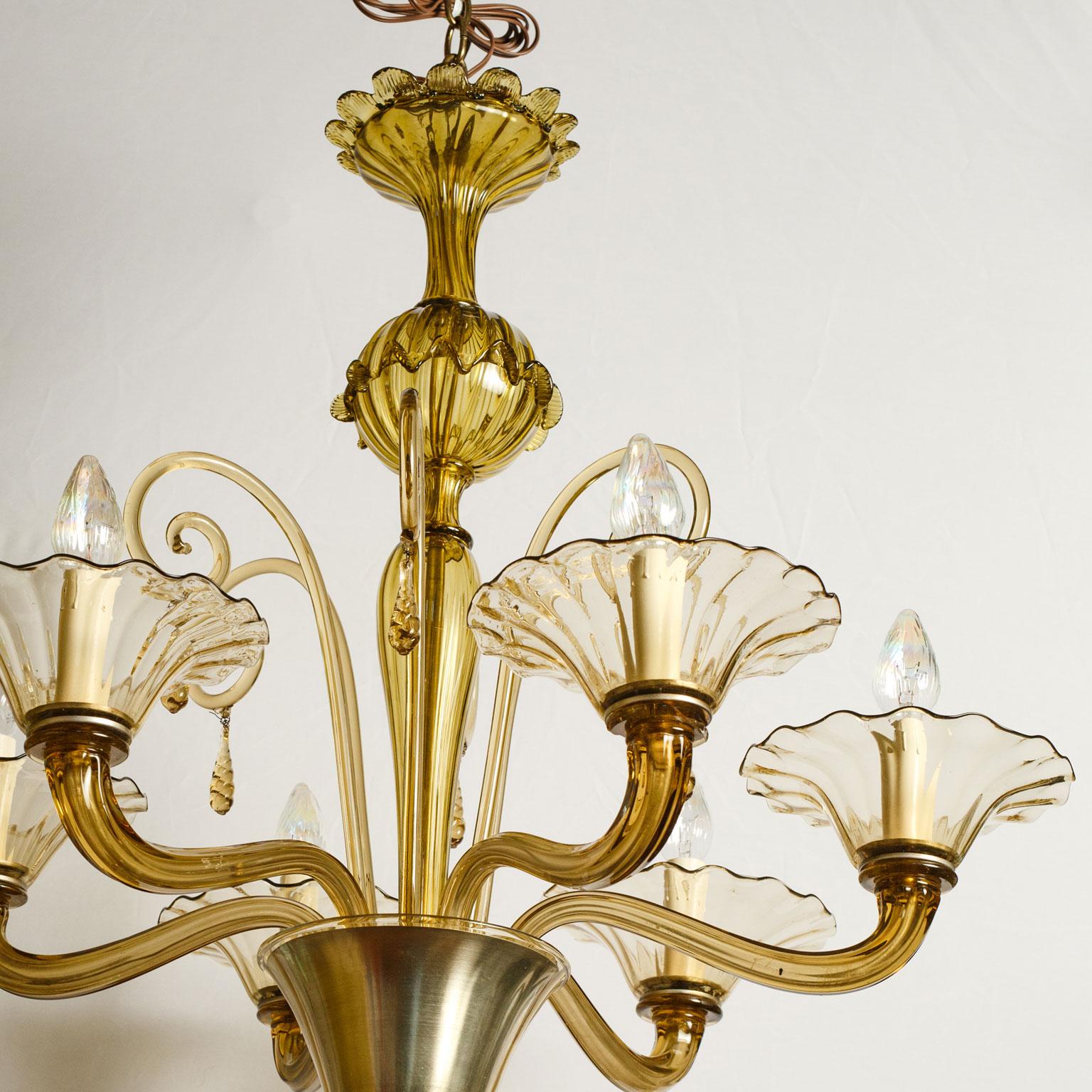 Brass Large Hand-Blown Glass Italian Venetian Chandelier in Classic Murano Style