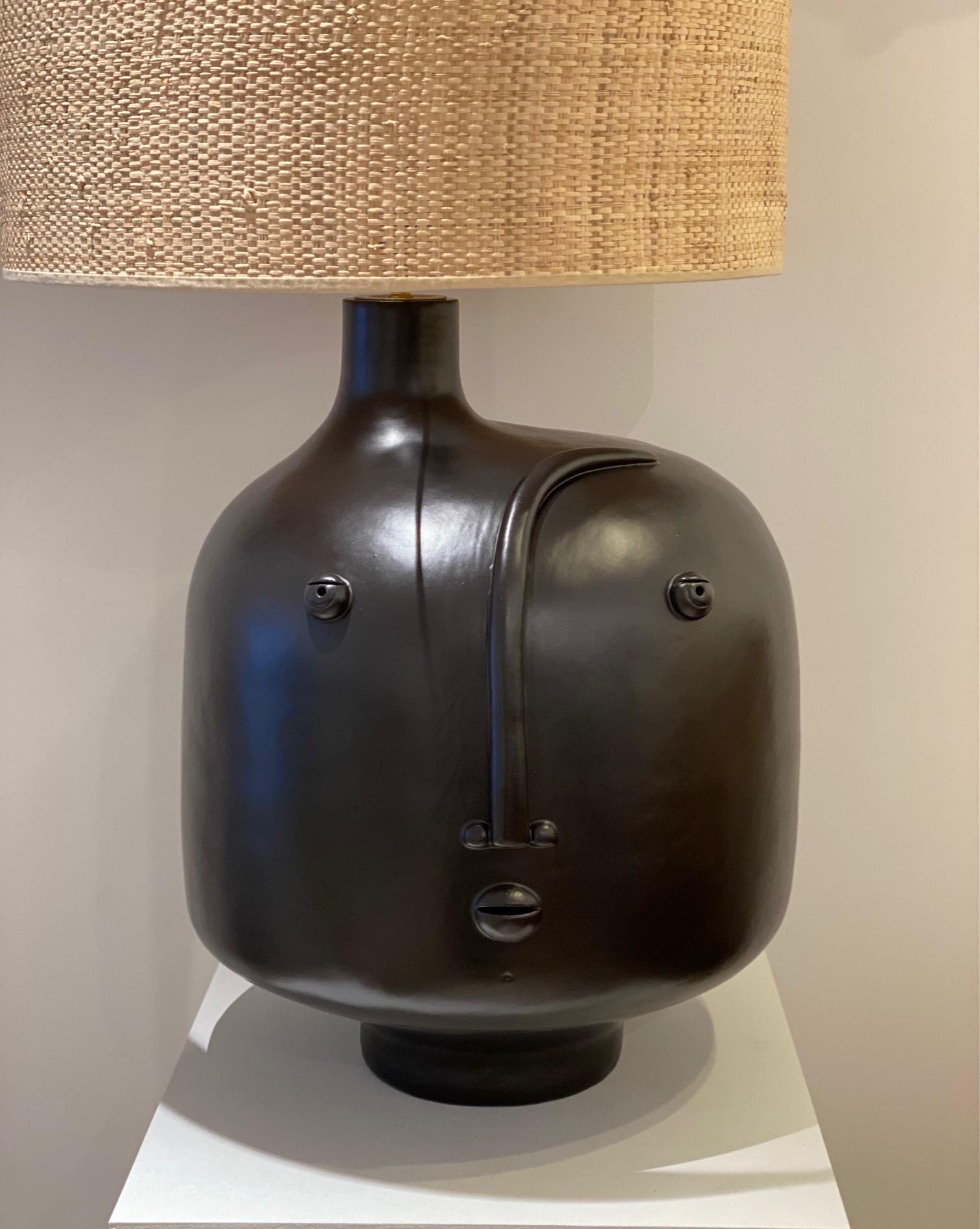 XXIe siècle et contemporain Grande base de lampe unique en son genre en céramique noire signée par Dalo en vente