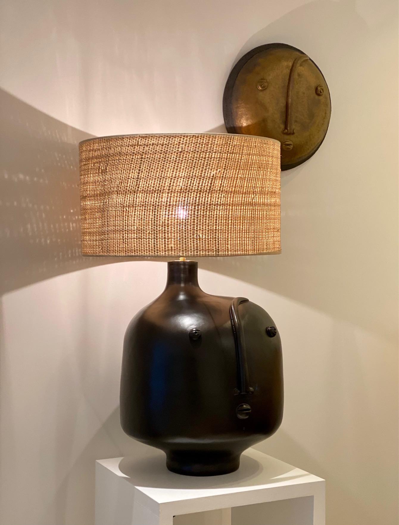 Grande base de lampe unique en son genre en céramique noire signée par Dalo en vente 1