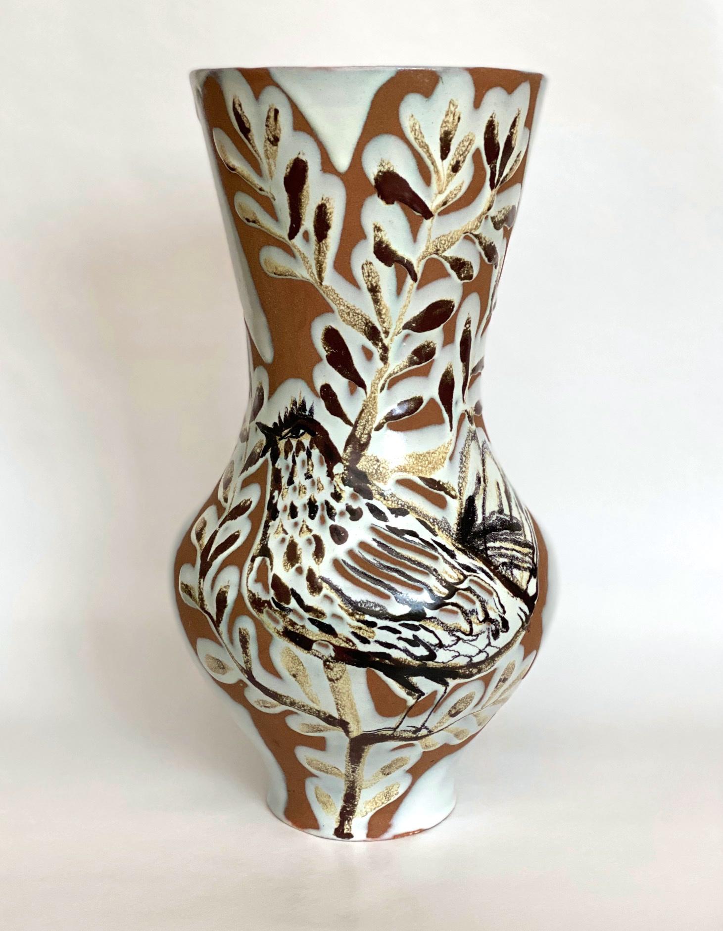 Roger Capron (1922-2006)
Stylized vase with bird and branches signed Capron Vallauris
Measures: H 40 cm x L 20 cm.