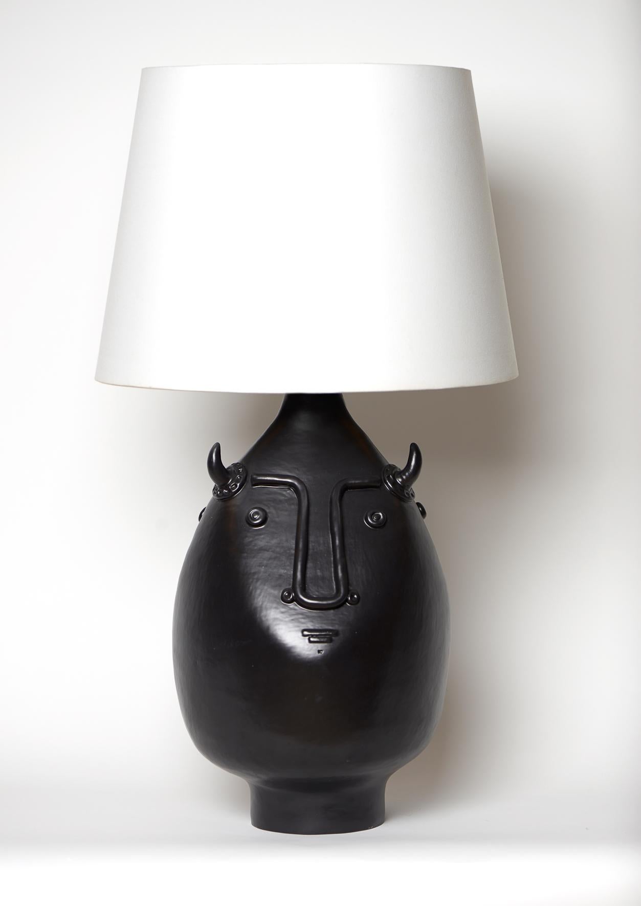 Hand-sculpted ceramic lamp base or sculpture with 3 Toro faces

One of a kind stoneware piece glazed in black mat enamel signed by the French ceramicists Dalo 

The height dimension is for the ceramic sculpture solely 

Note to international