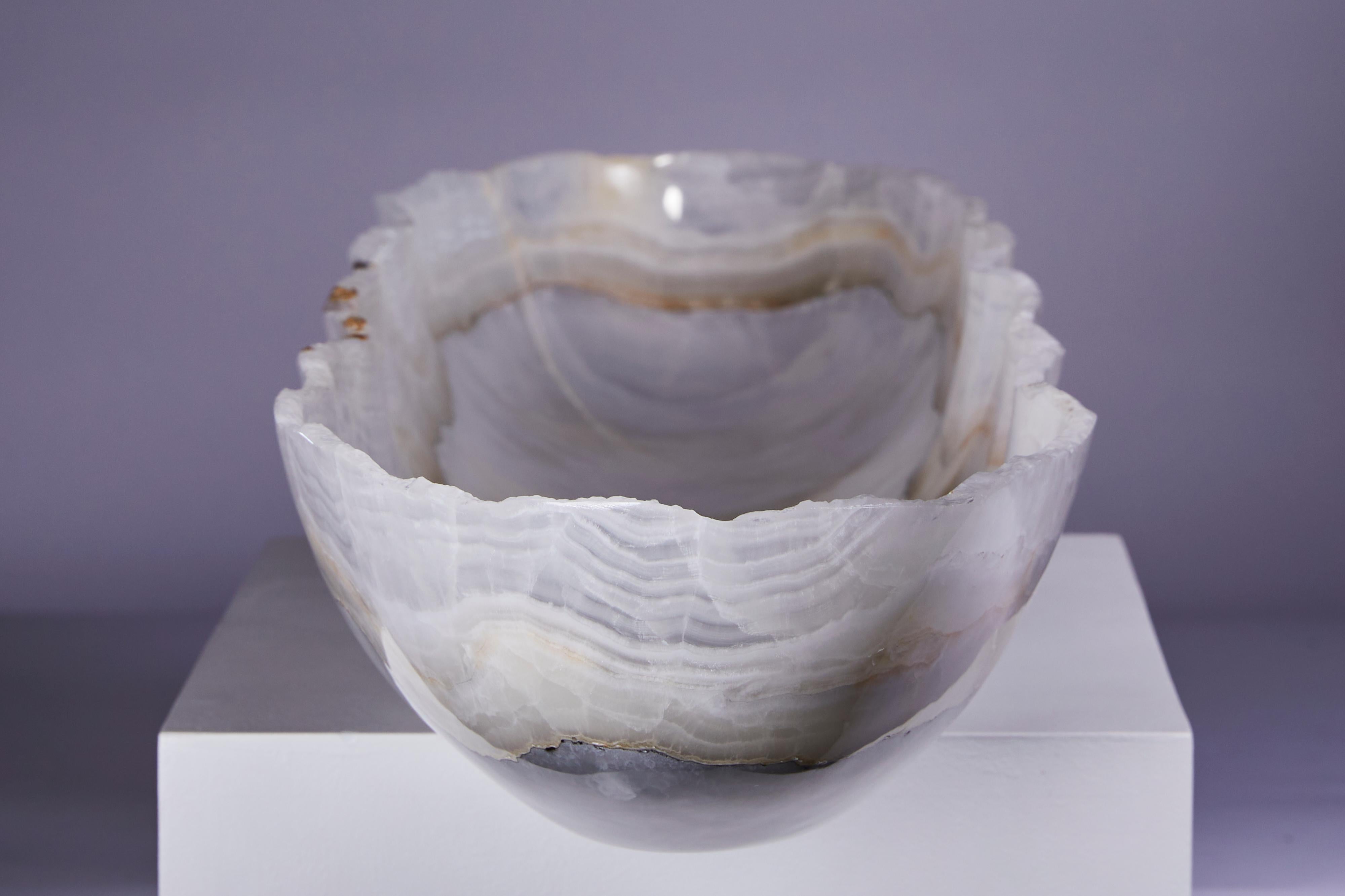 18th Century and Earlier Large onyx canoe bowl with striking banding For Sale