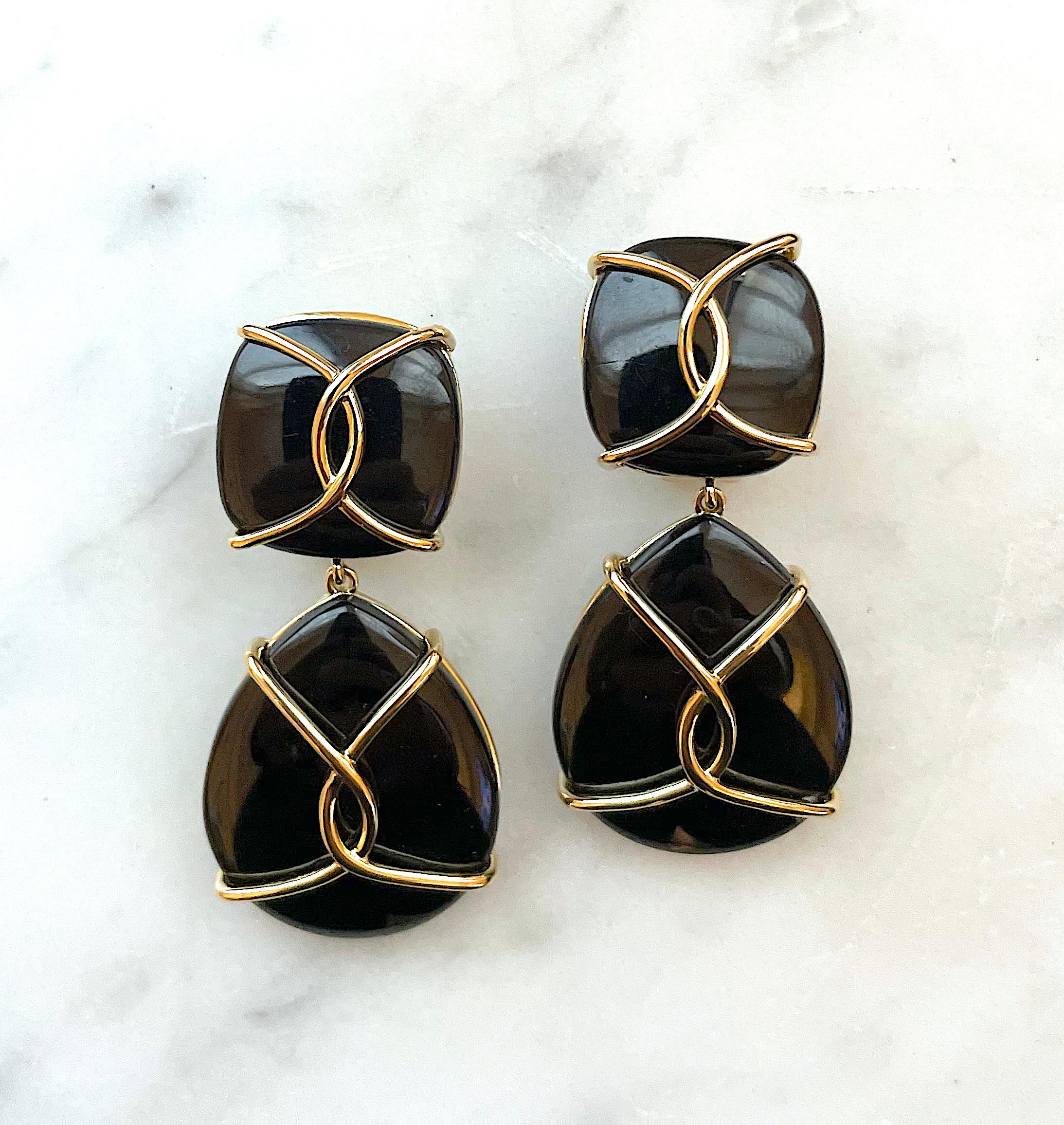 Contemporary Large Onyx Drop Earrings with Twisted Gold Detail For Sale