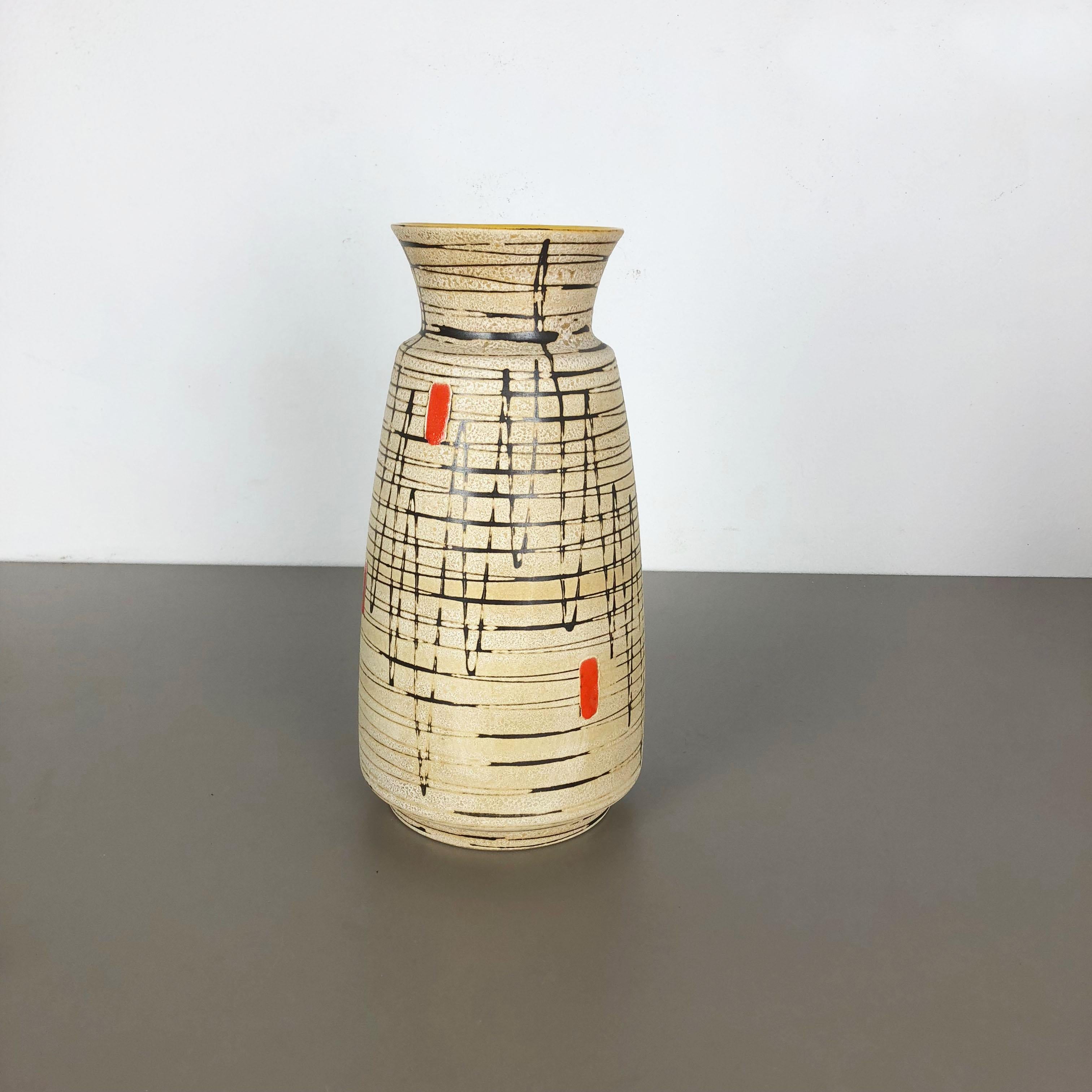 Mid-Century Modern Grand vase de sol en poterie abstraite Op Art fabriqué par Bay Ceramics, Allemagne, années 1960 en vente