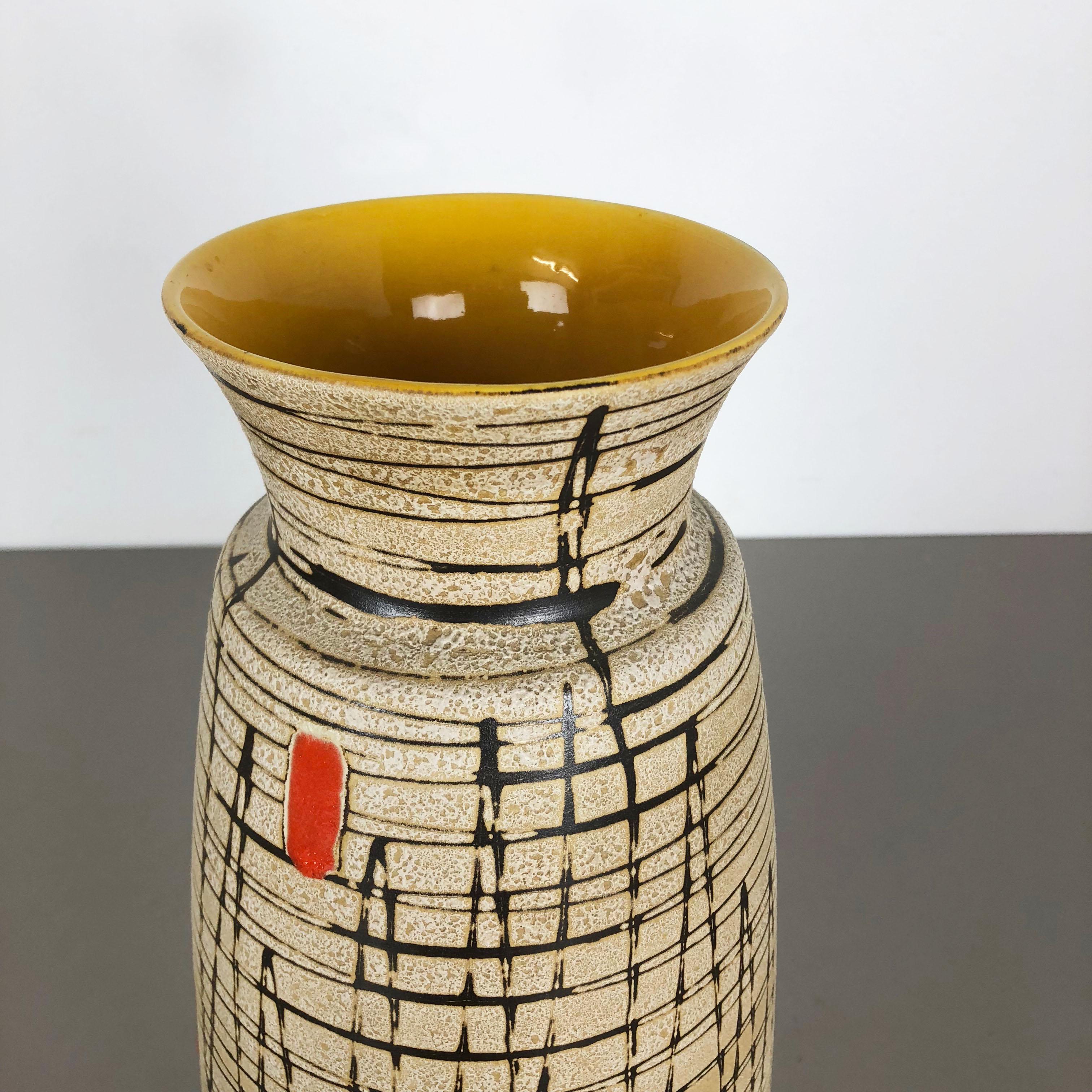 Allemand Grand vase de sol en poterie abstraite Op Art fabriqué par Bay Ceramics, Allemagne, années 1960 en vente