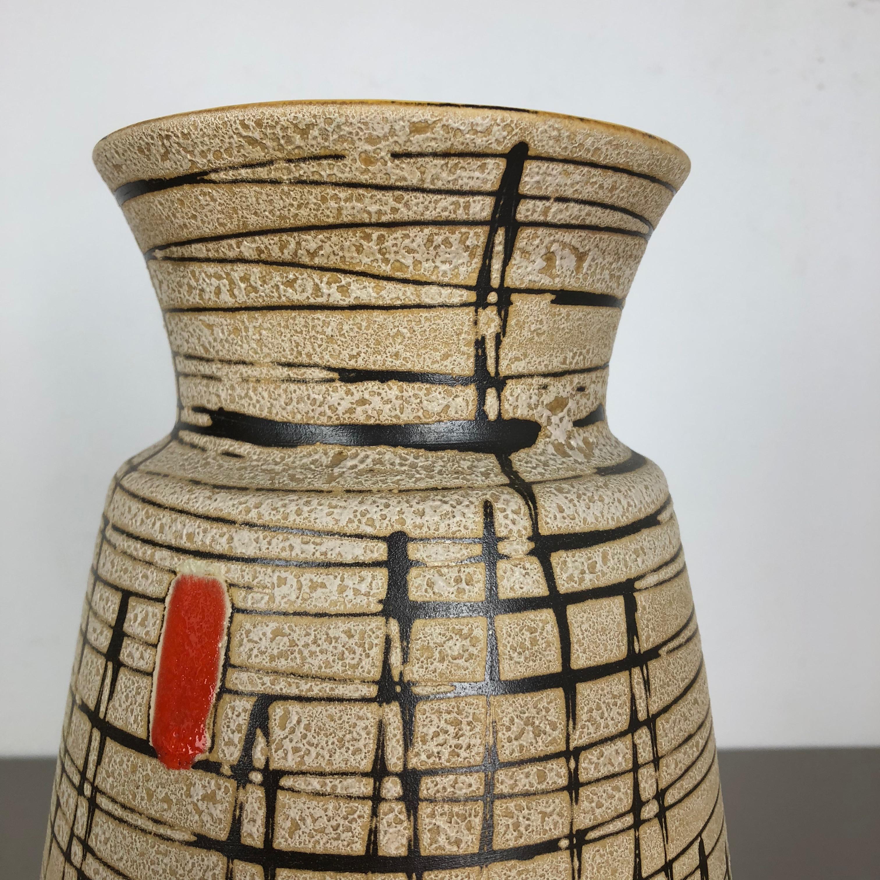 Grand vase de sol en poterie abstraite Op Art fabriqué par Bay Ceramics, Allemagne, années 1960 Bon état - En vente à Kirchlengern, DE
