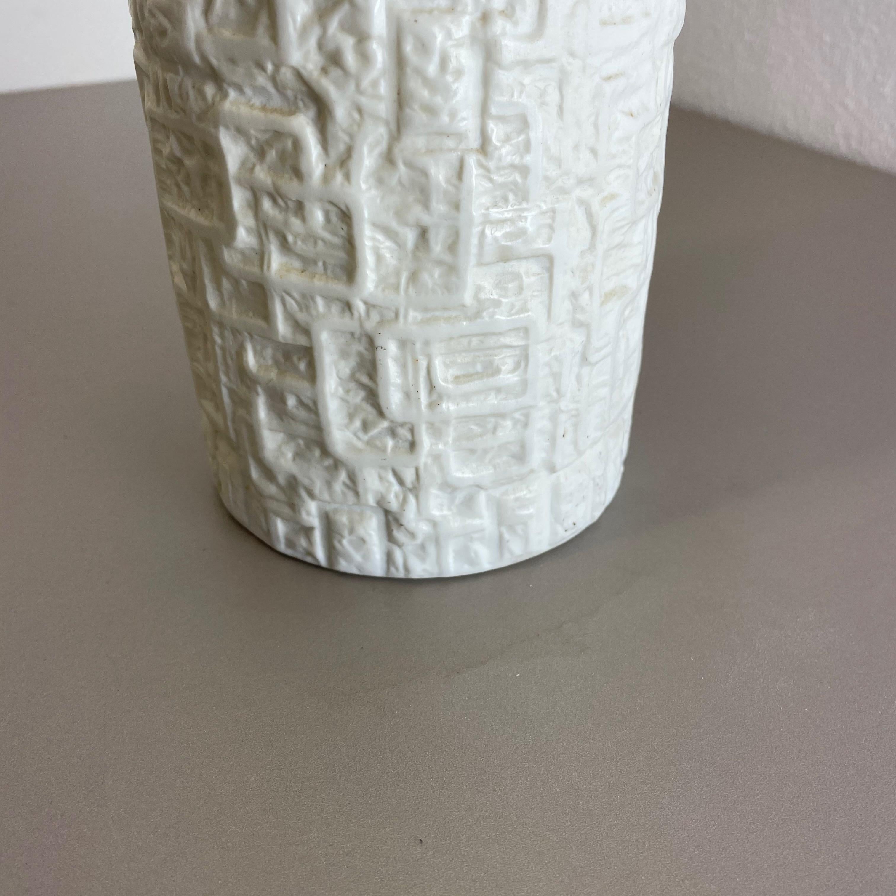 Large OP Art Vase Porcelain Vase by Martin Freyer for Rosenthal, Germany For Sale 8