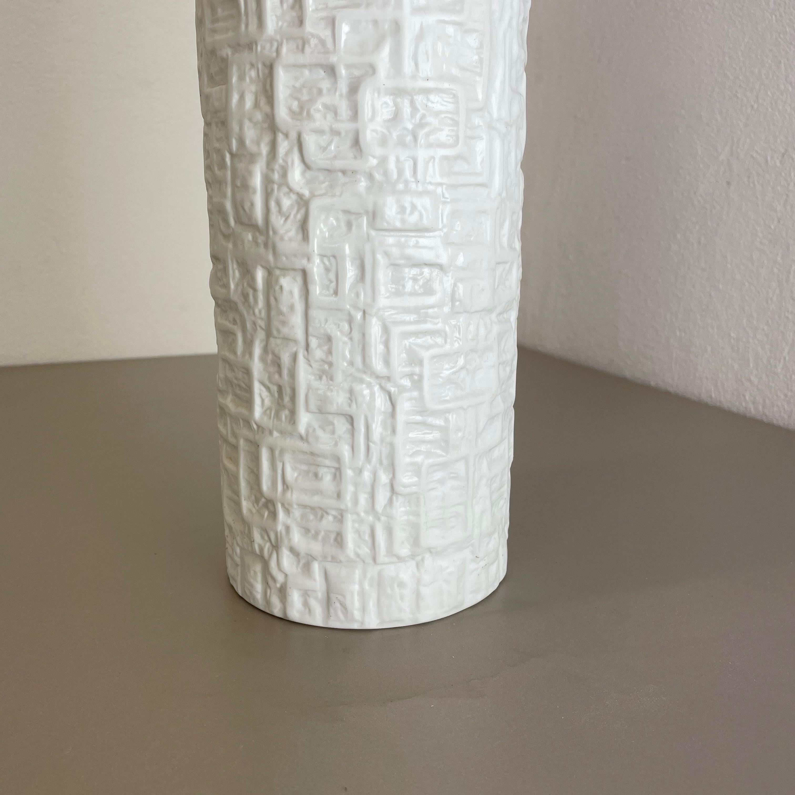 Large OP Art Vase Porcelain Vase by Martin Freyer for Rosenthal, Germany In Good Condition For Sale In Kirchlengern, DE