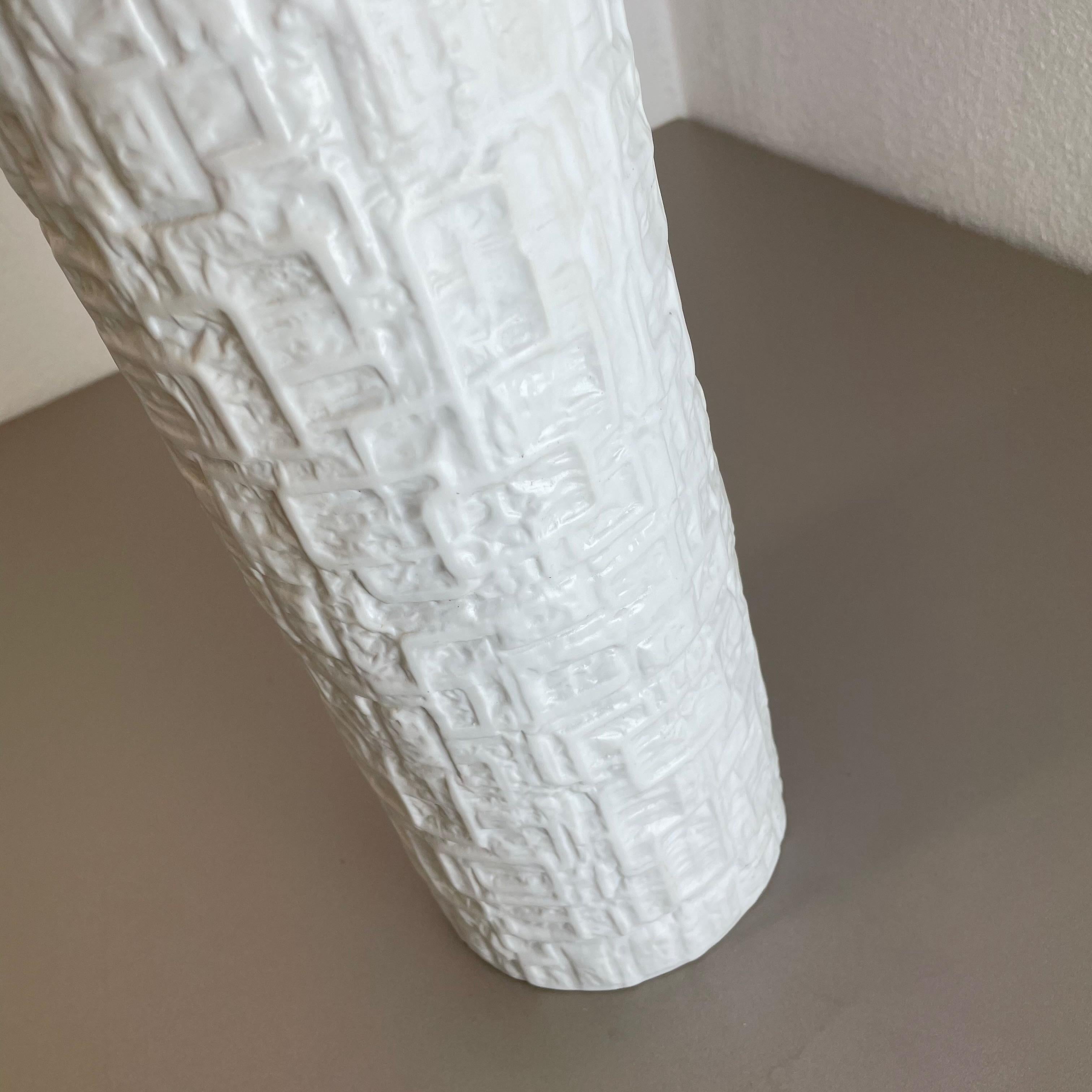 Large OP Art Vase Porcelain Vase by Martin Freyer for Rosenthal, Germany For Sale 1