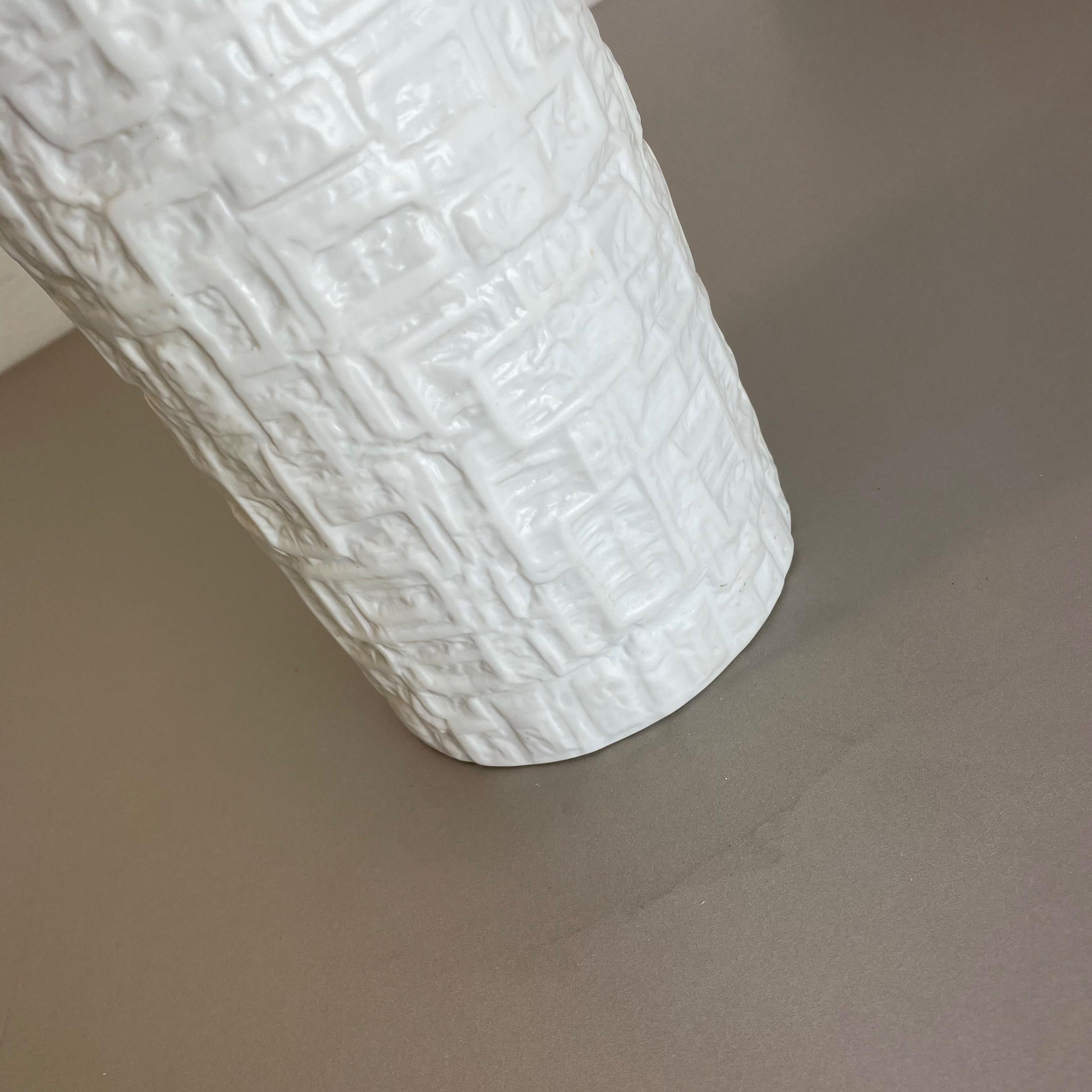 Large OP Art Vase Porcelain Vase by Martin Freyer for Rosenthal, Germany For Sale 2