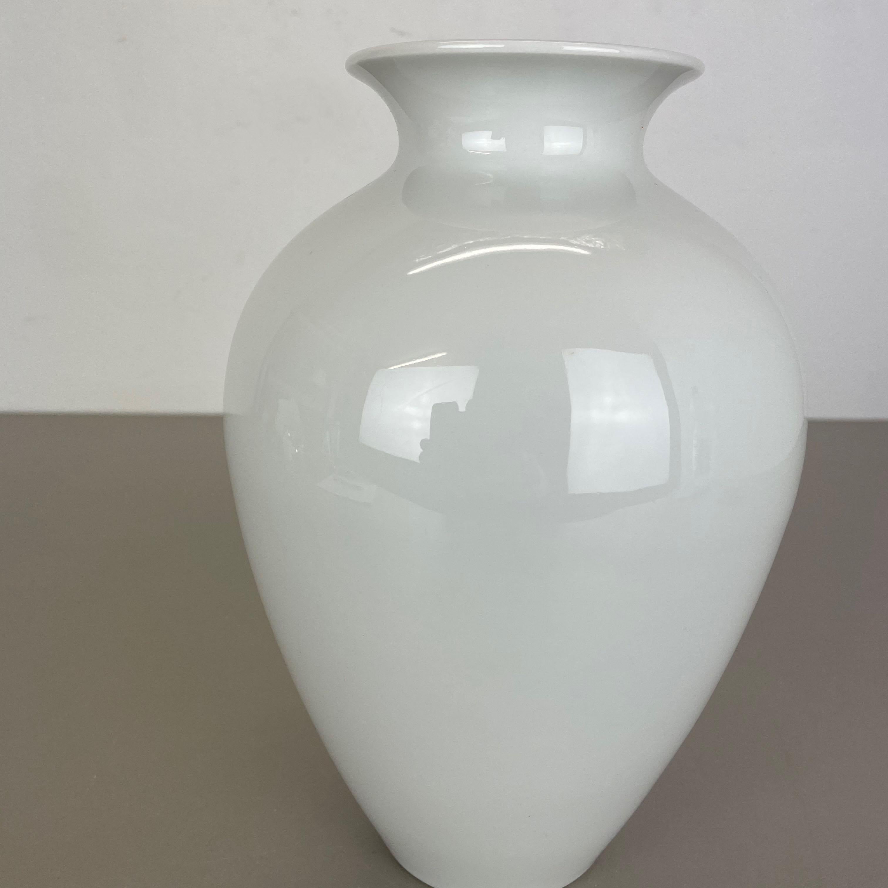 Large Op Art Vase Porcelain German Vase by Fürstenberg Ceramics, Germany, 1970s In Good Condition For Sale In Kirchlengern, DE