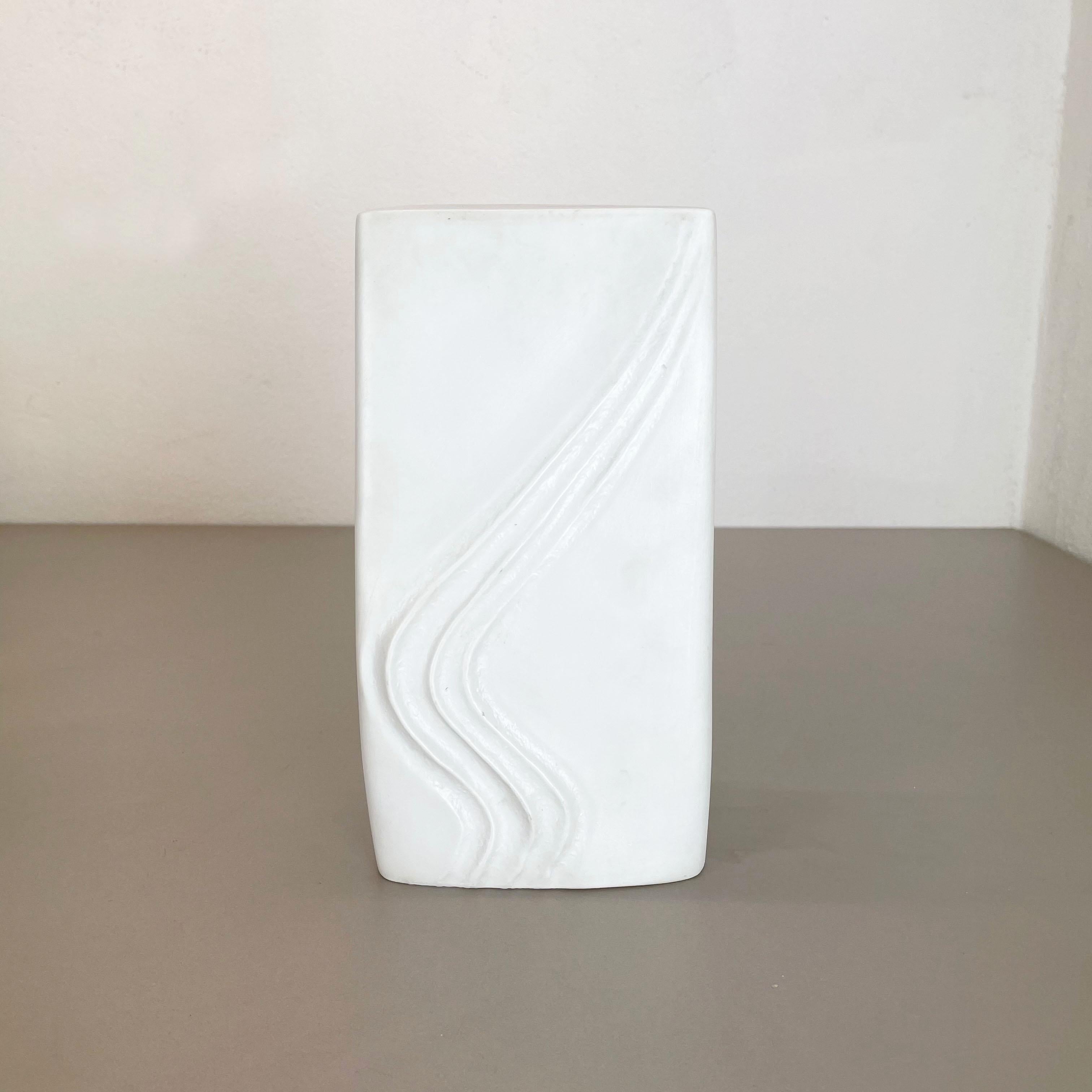 Article:

OP Art Porcelain vase


Producer:

Rosenthal, Germany


Designer:

Martin Freyer




Decade:

1970s




This original vintage OP Art vase was produced in the 1970s in Germany. It is made of porcelain with an OP Art