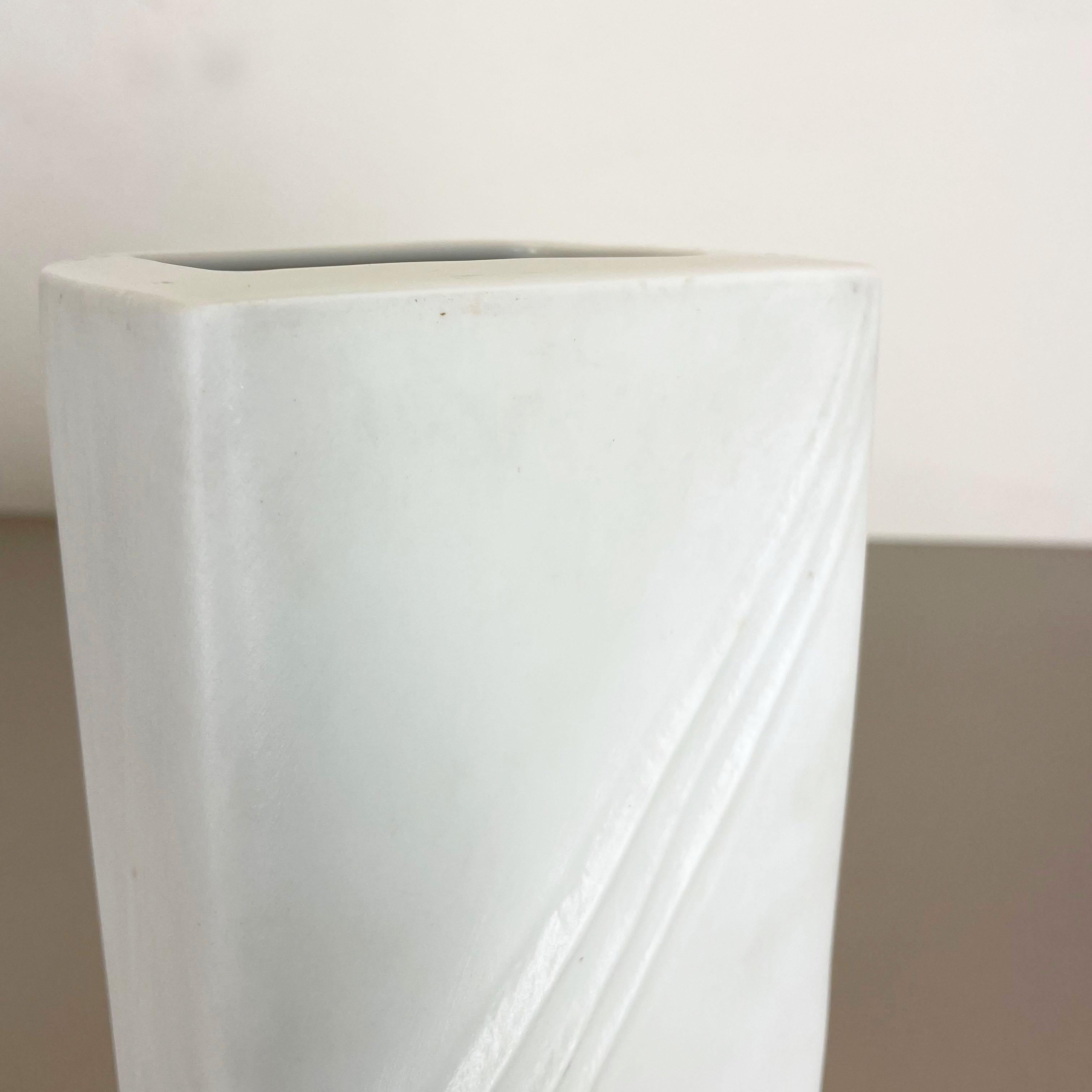 Large OP Art Vase Porcelain German Vase by Martin Freyer for Rosenthal 1970s No2 For Sale 2