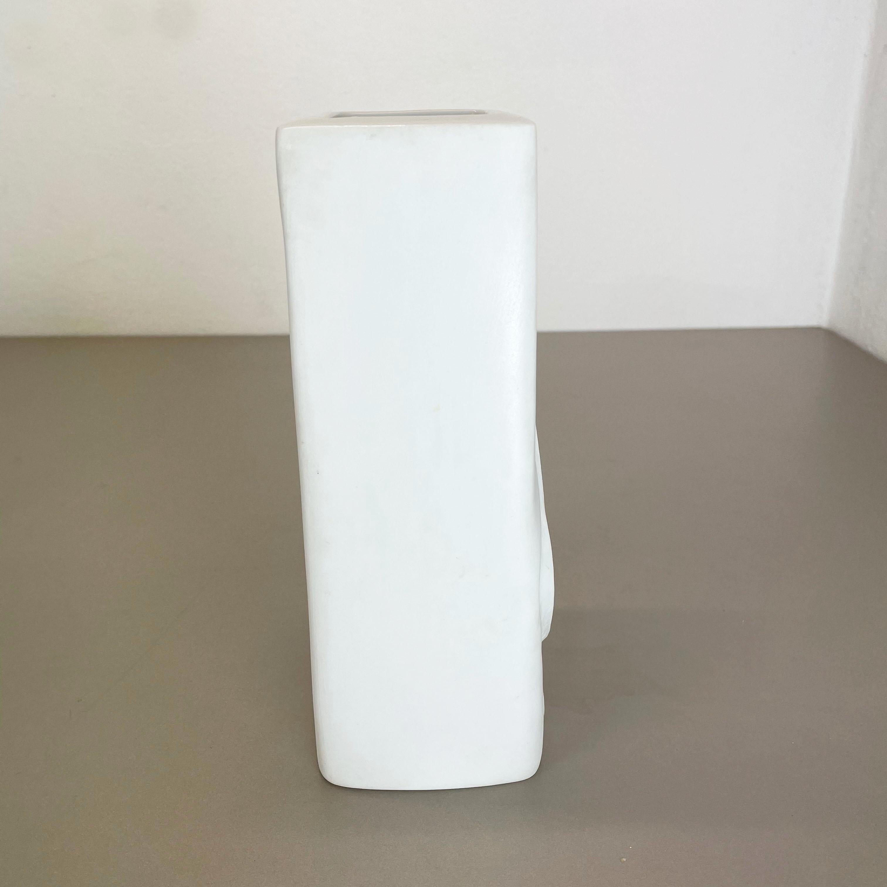 Large OP Art Vase Porcelain German Vase by Martin Freyer for Rosenthal 1970s No2 For Sale 4