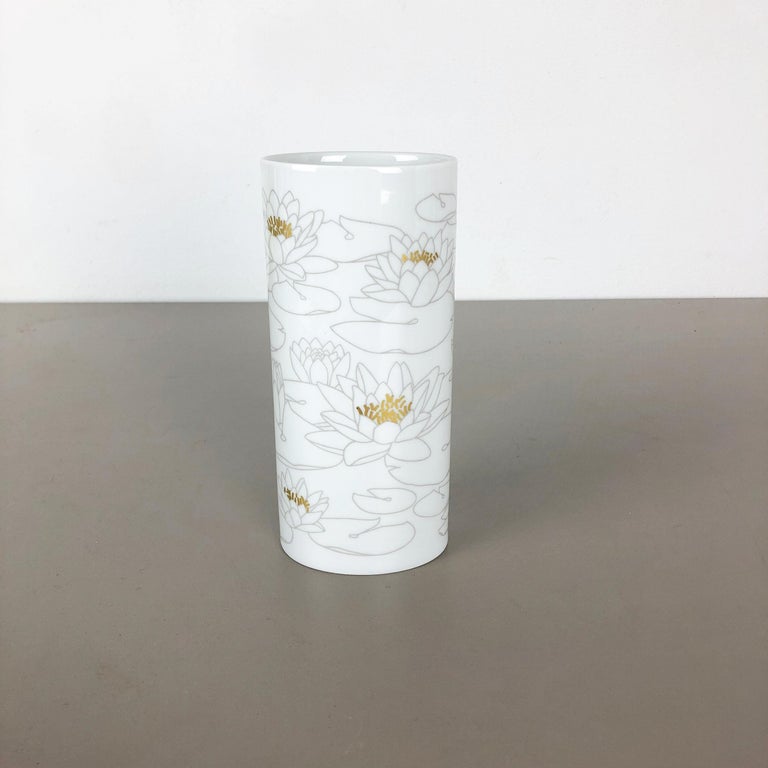 Article:

OP Art porcelain vase


Producer:

Rosenthal, Germany


Decade:

1970s




This original vintage OP Art vase was produced in the 1970s in Germany. It is made of porcelain with an abstract floral illustration on the