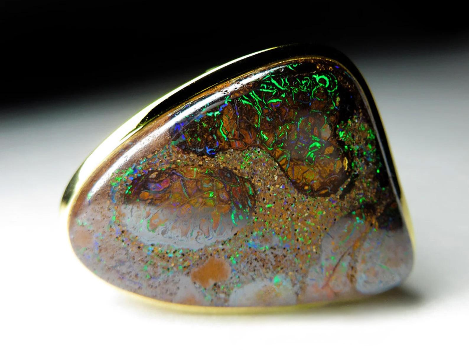 Large Opal Ring 18K Gold silver Chunky Rainbow Cabochon Gift unisex In New Condition For Sale In Berlin, DE