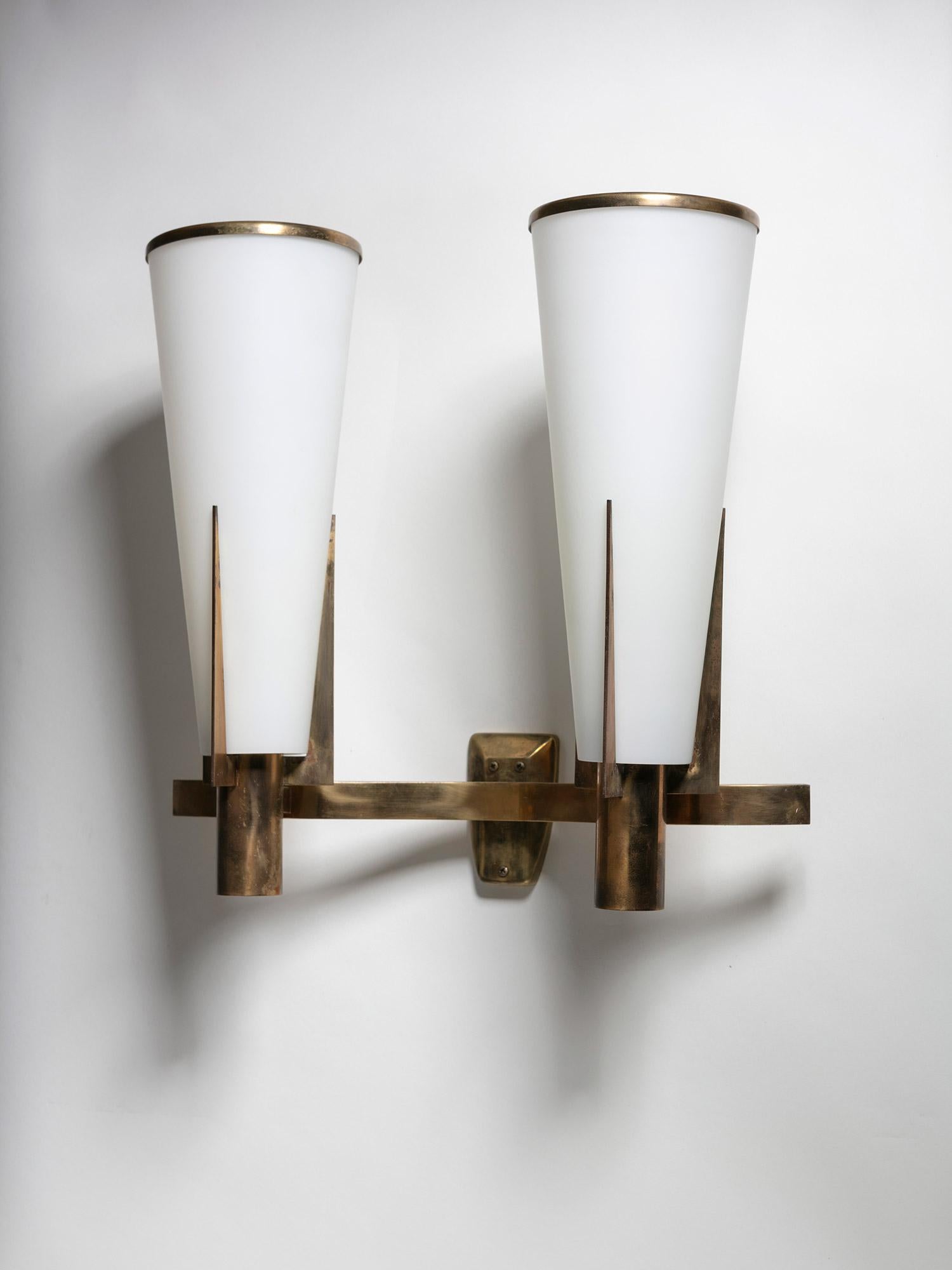 Large Opaline and Brass Model 2021/2 Wall Lamp by Stilnovo, Italy, 1960s In Good Condition For Sale In Milan, IT