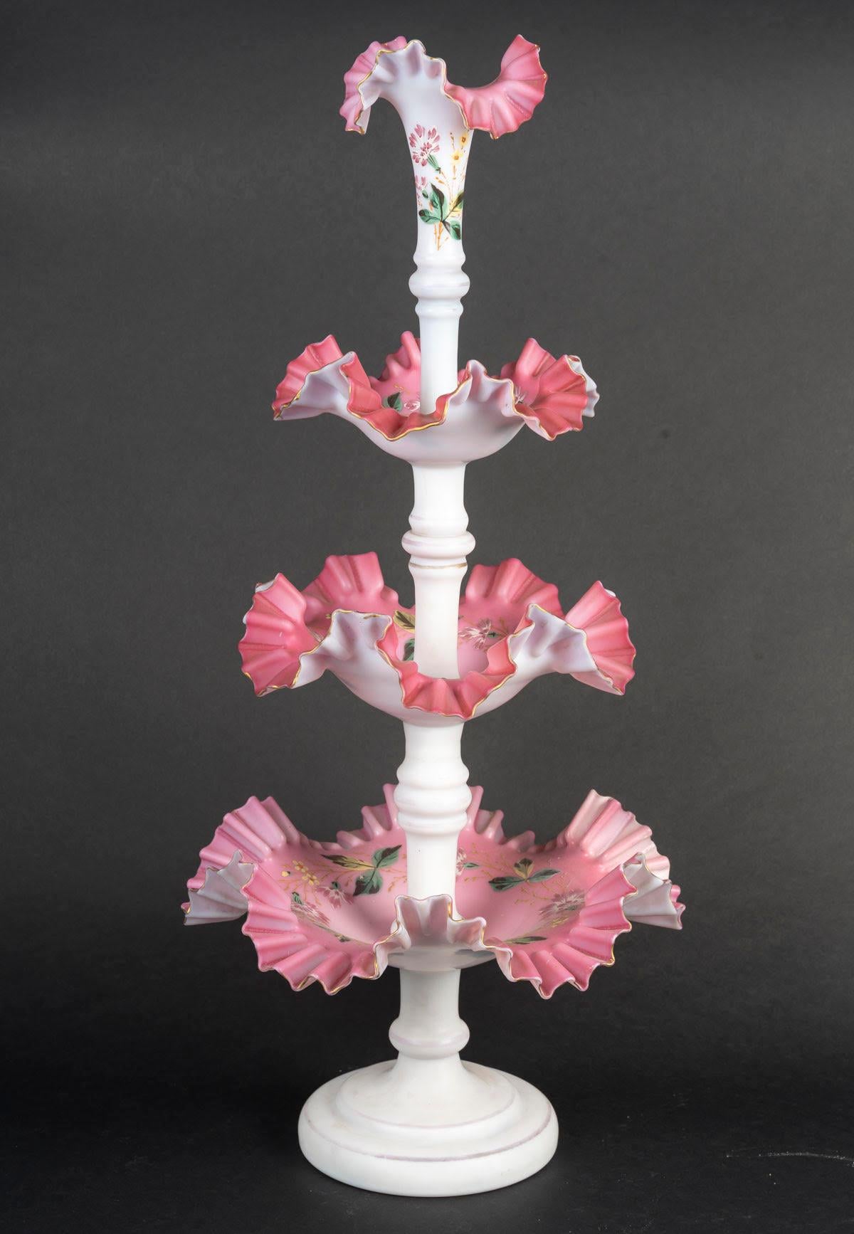 Tafelaufsatz aus dem 19. Jahrhundert, Periode Napoleon III, aus Opalin.

H: 64cm, T: 27cm