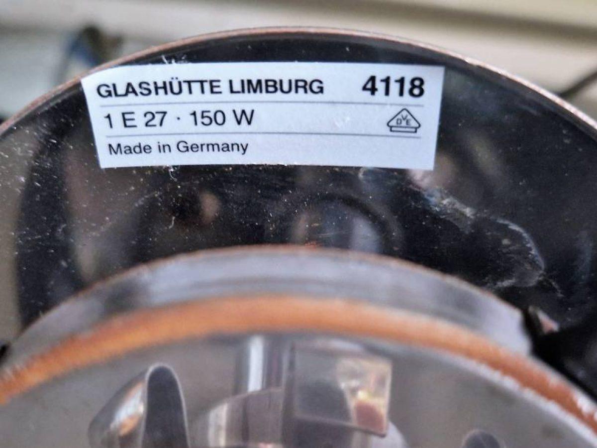 Mid-Century moderno Grande lampadario a globo in vetro opalino per Glashütte Limburg, Germania, anni '70 in vendita