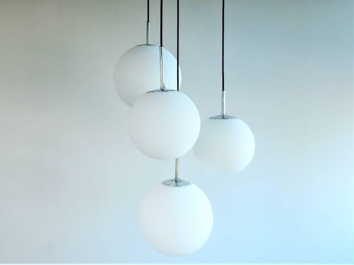 Metallo Grande lampadario a globo in vetro opalino per Glashütte Limburg, Germania, anni '70 in vendita