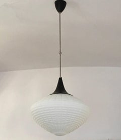 Grande ciondolo in vetro opalino degli anni '50