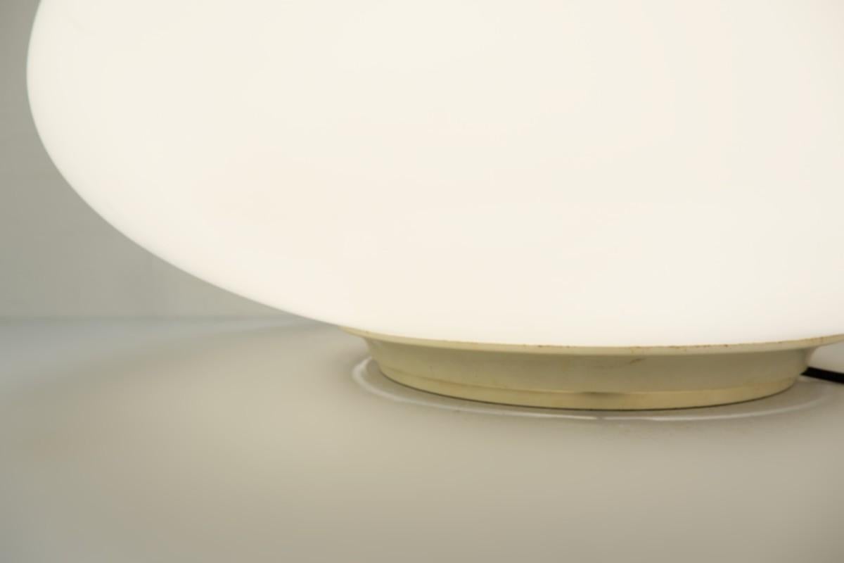 Large Opaline Glass Table Lamp In Good Condition For Sale In Brussels, BE