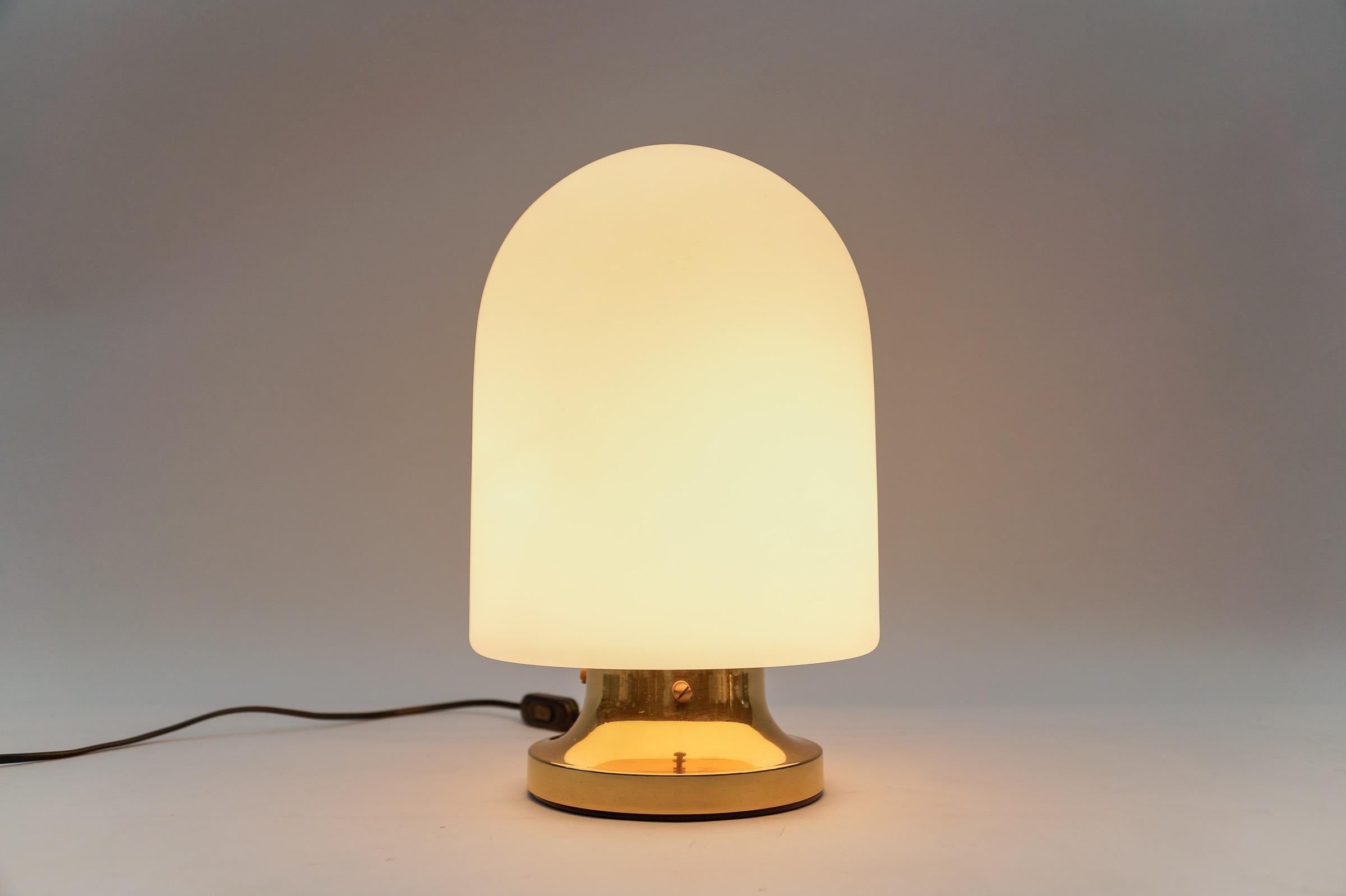 Large Opaline Glass Table Lamp by Peill & Putzler, 1960s Germany In Good Condition For Sale In Nürnberg, Bayern