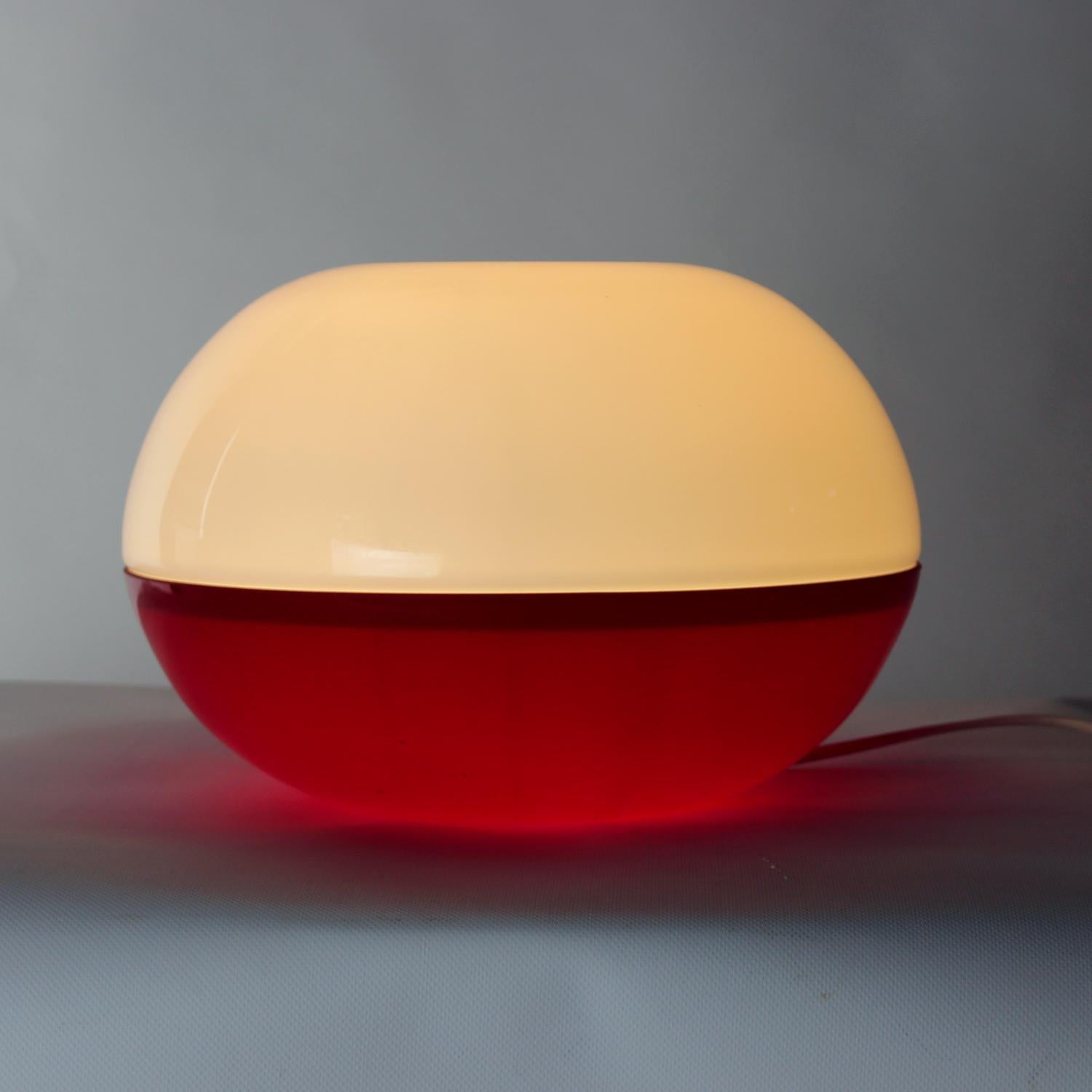 Gran lámpara de mesa de cristal opalino, Checoslovaquia Años 60 en venta 4