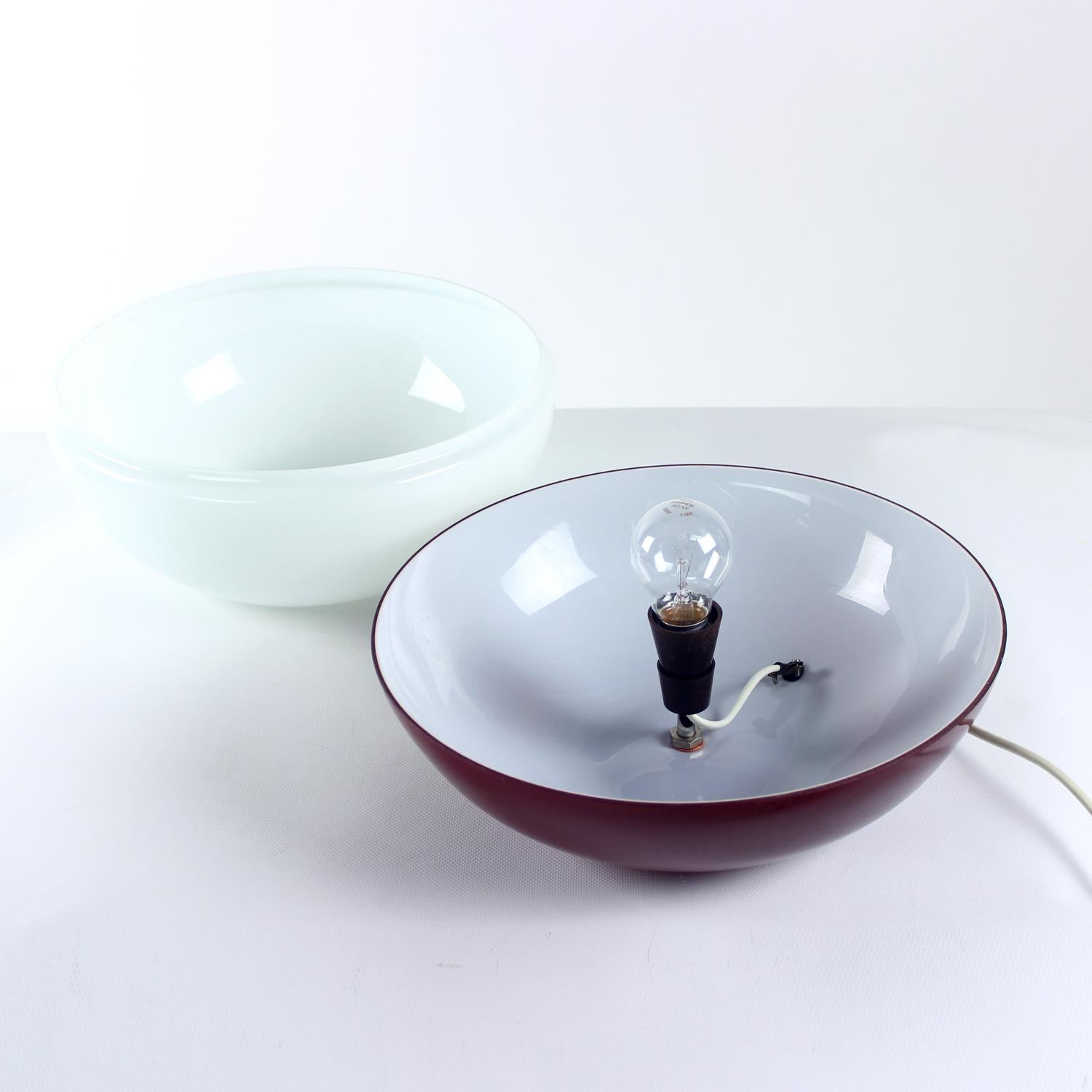 Gran lámpara de mesa de cristal opalino, Checoslovaquia Años 60 en venta 5