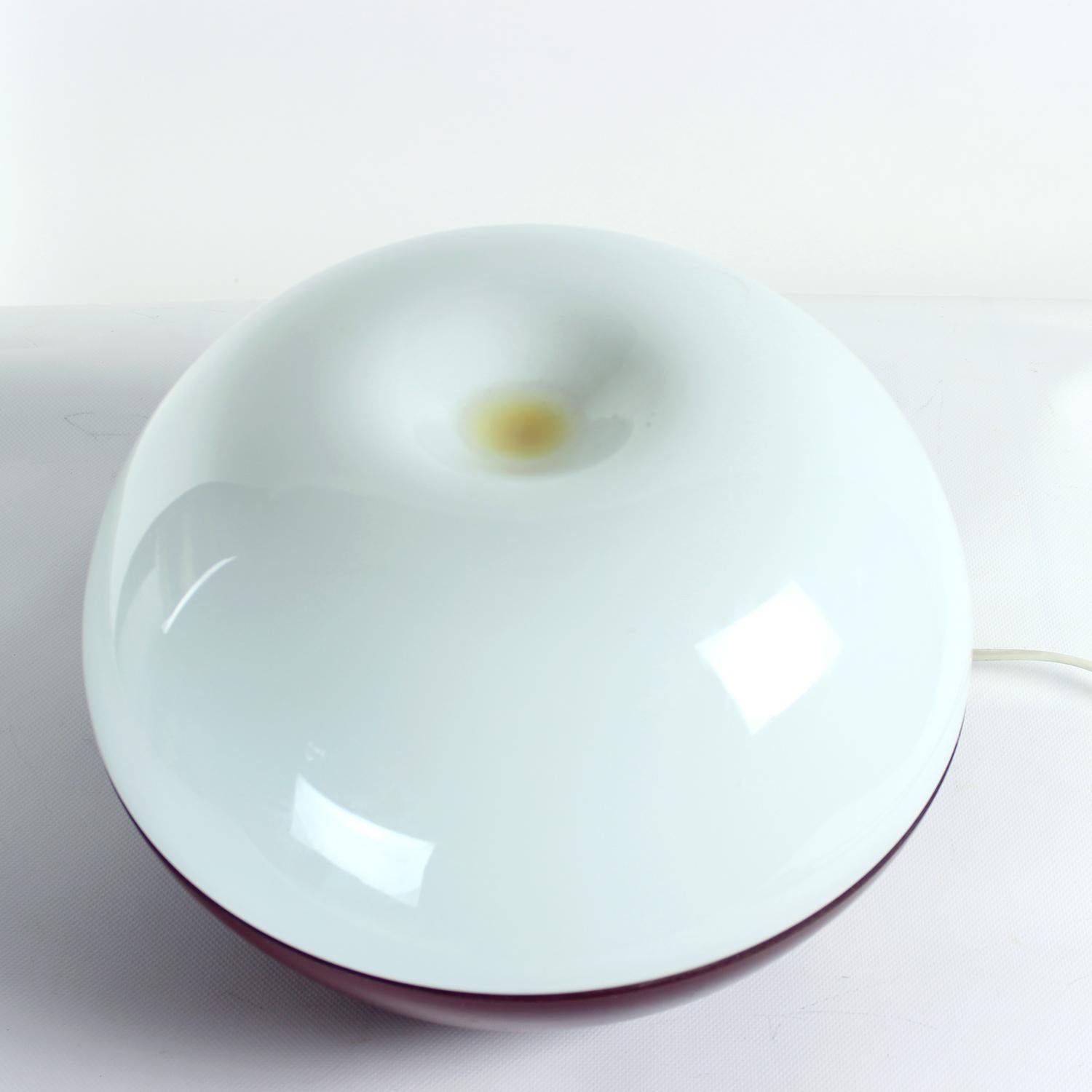 Gran lámpara de mesa de cristal opalino, Checoslovaquia Años 60 Vidrio opalino en venta