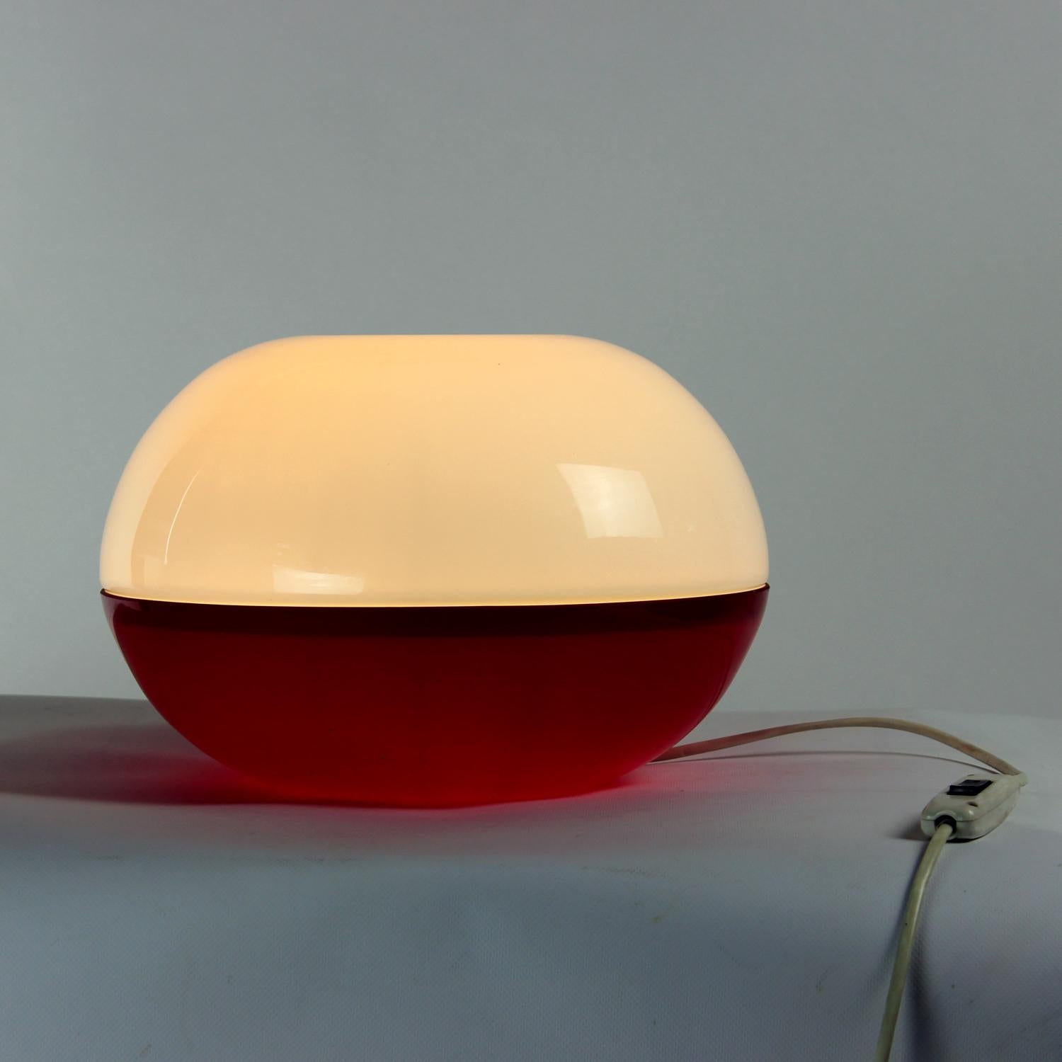 Gran lámpara de mesa de cristal opalino, Checoslovaquia Años 60 en venta 1