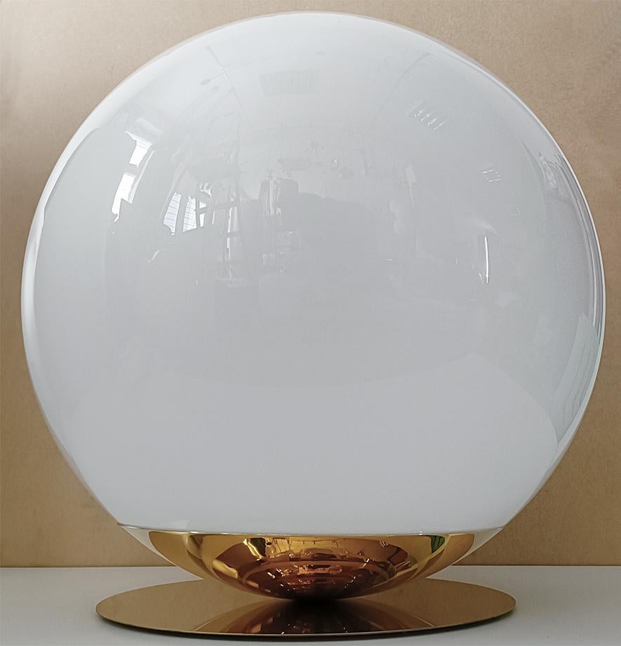 Large opaline globe table lamp by Candas Design In New Condition For Sale In REDA, 22