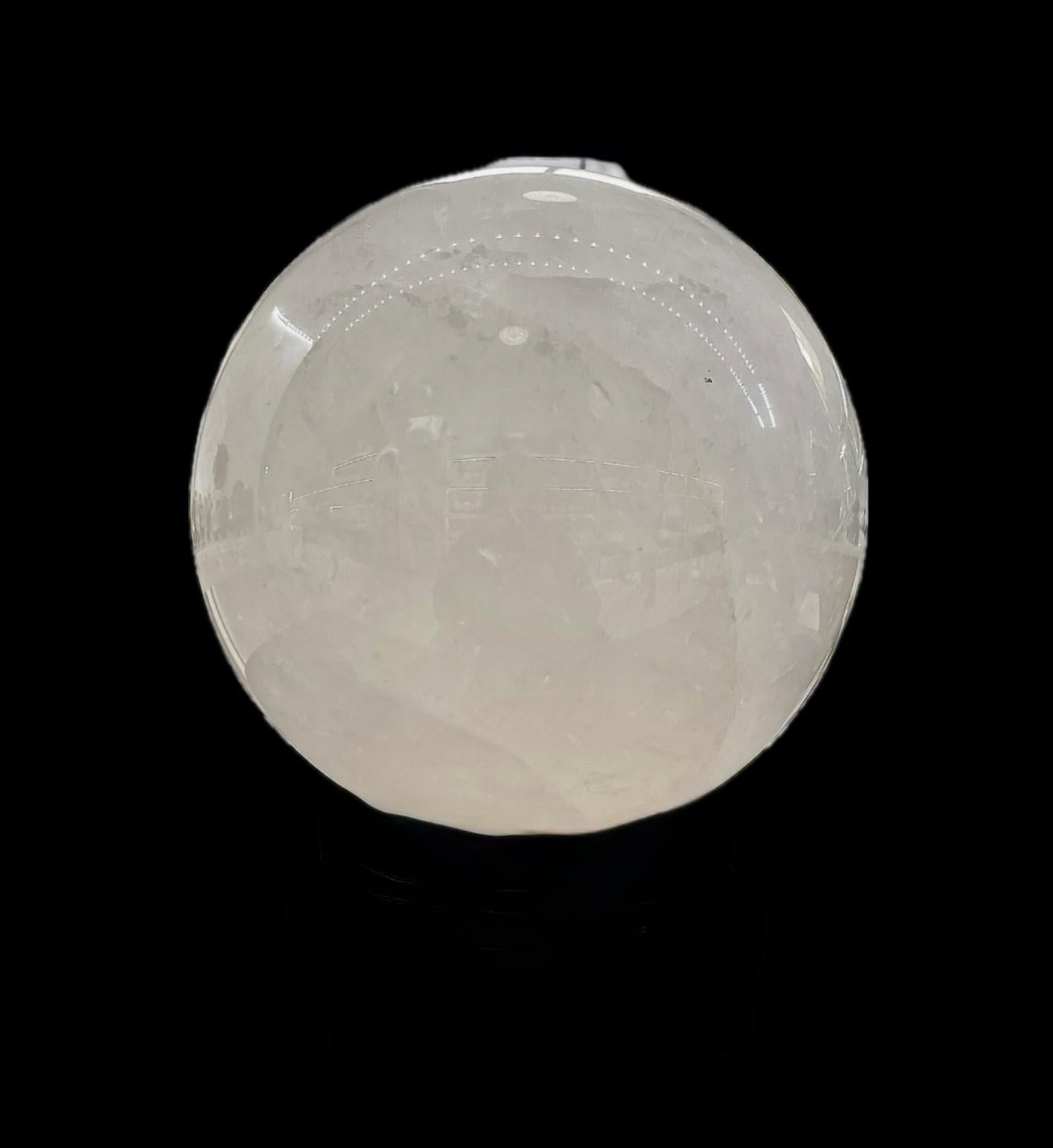 Grande sfera di cristallo opaco di quarzo bianco su supporto in vendita 3