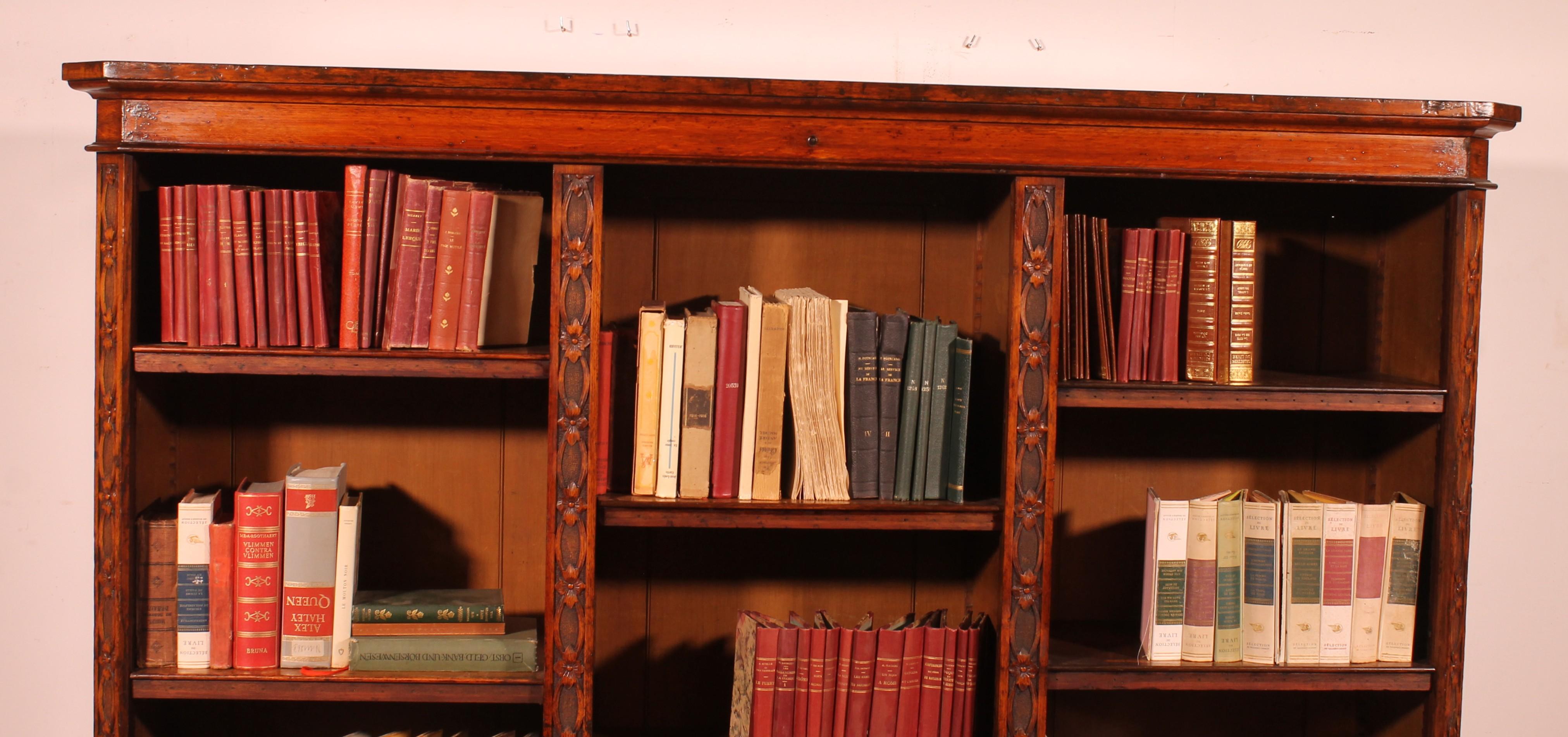 British Large Open Bookcase In Oak - 19th Century For Sale