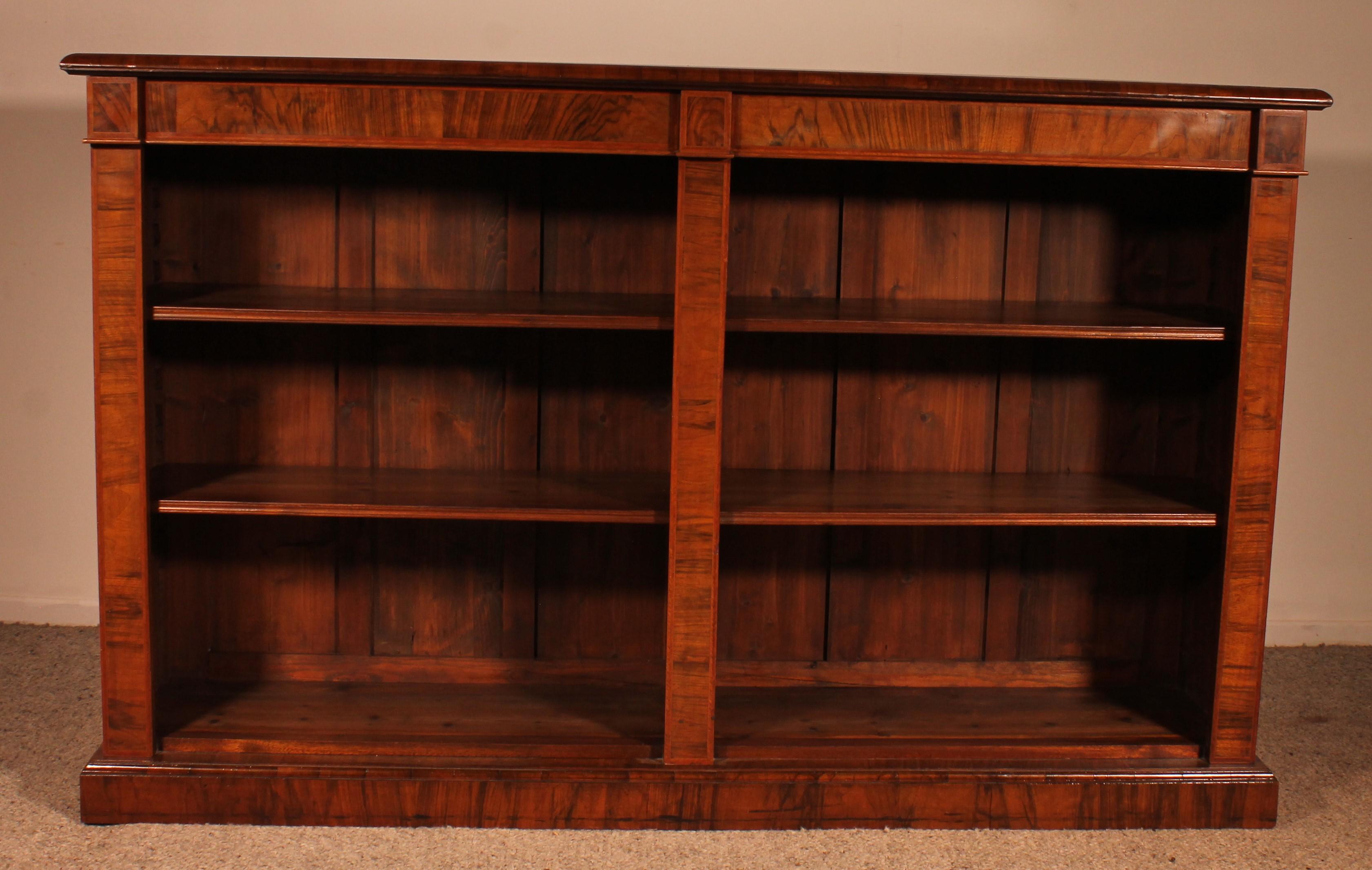 Elegant large open bookcase in walnut from the 19th century from England

rare bookcase by it's size, wood type and quality with a very beautiful work on the front with a walnut with a beautiful flame and inlays on the uprights and the top