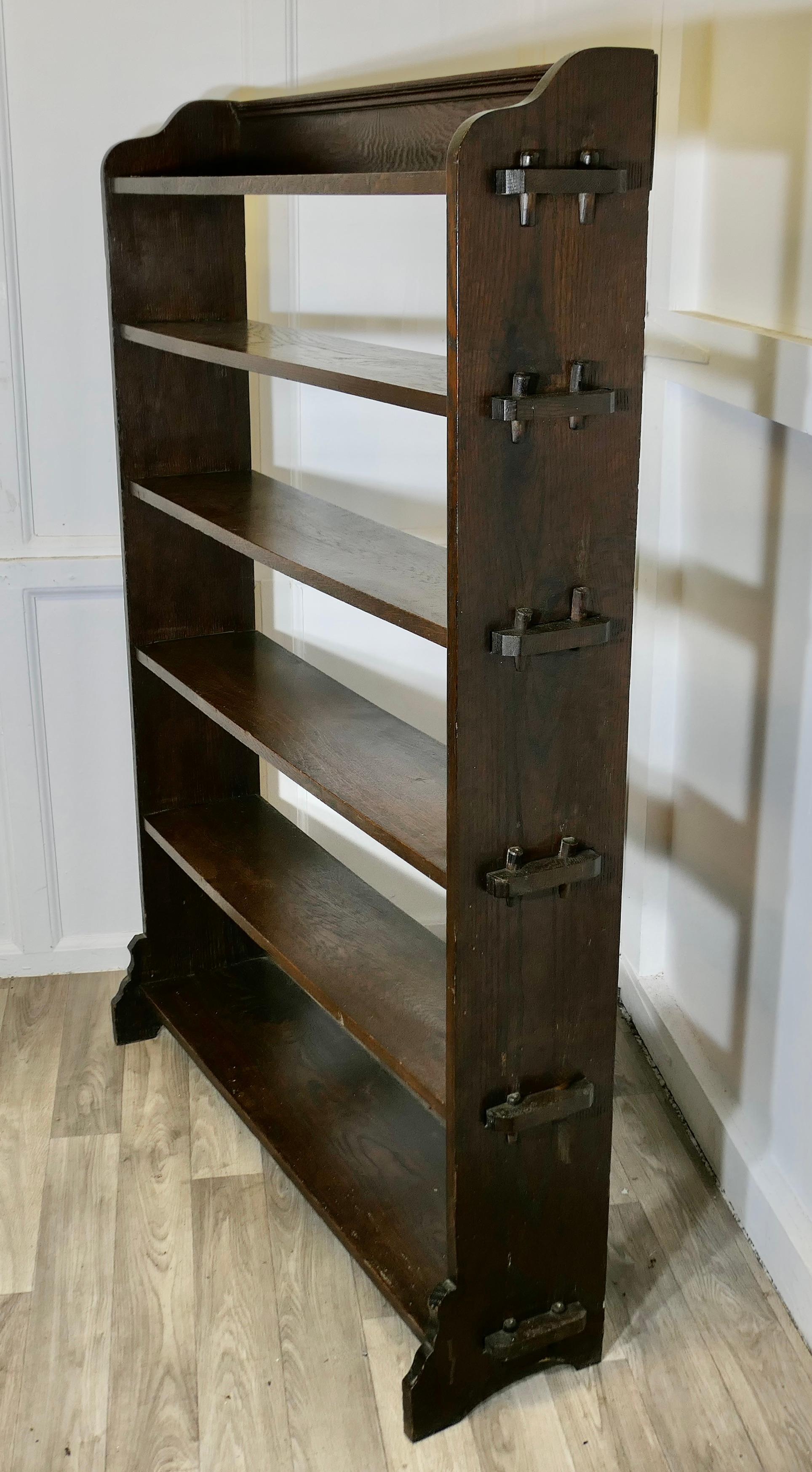 Large Open Front Arts and Crafts Oak Bookcase. In Good Condition For Sale In Godshill, Isle of Wight
