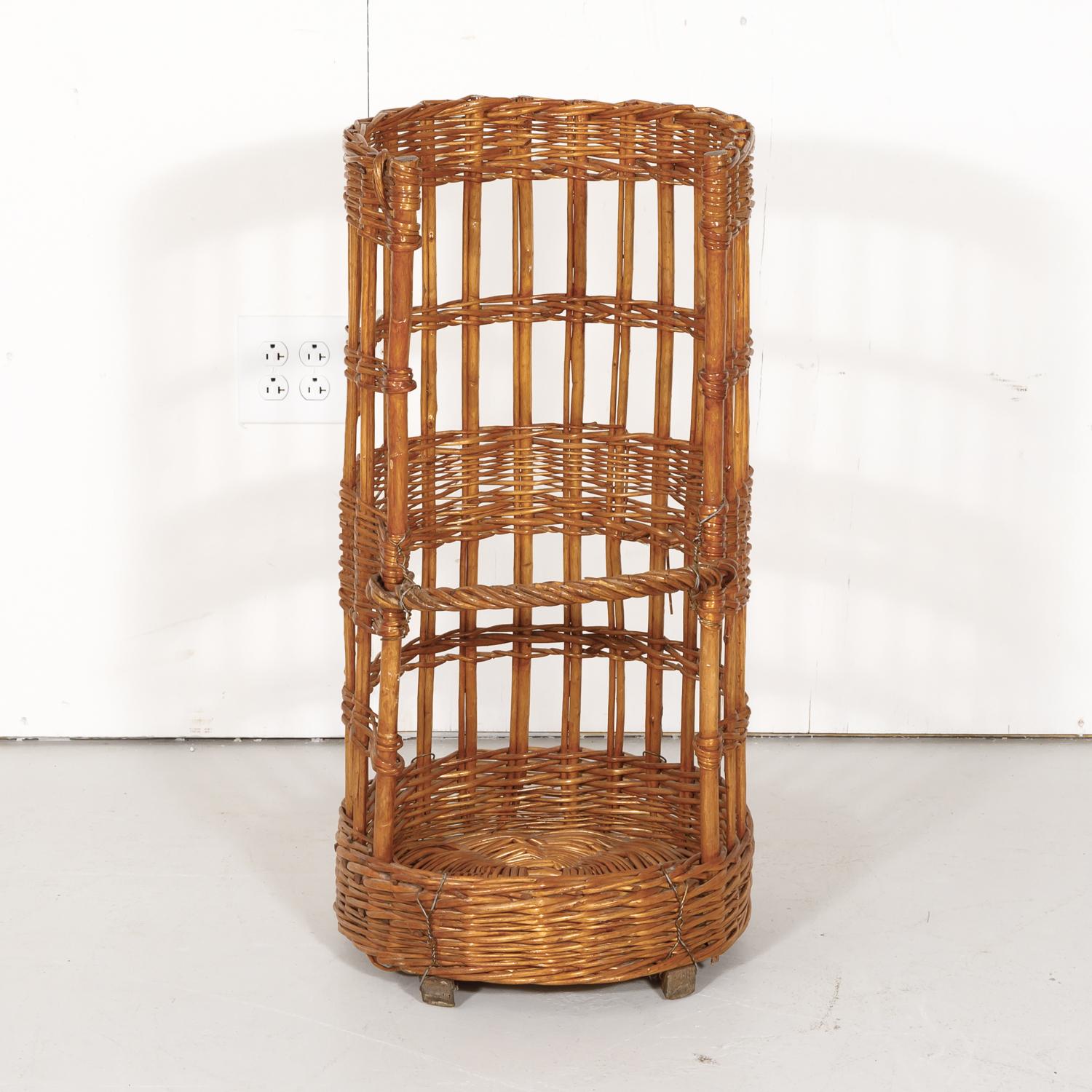 Hard to find open-sided French standing baguette bread basket, circa early 1900s. This semicircle willow basket with a lovely color and aged patina was used to showcase freshly baked baguettes in a French boulangerie. Wooden slat bottom runners for