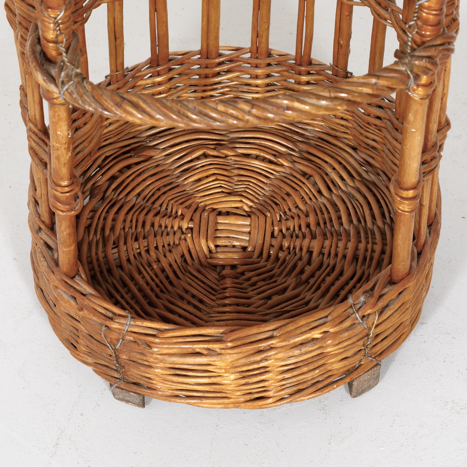 Early 20th Century Large Open-Sided French Standing Willow Baguette Basket from Boulangerie
